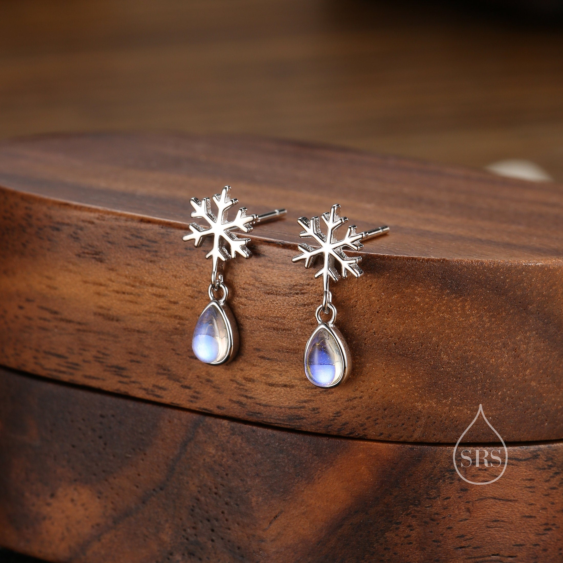 Moonlit Glow Collection – Silver Rain Silver