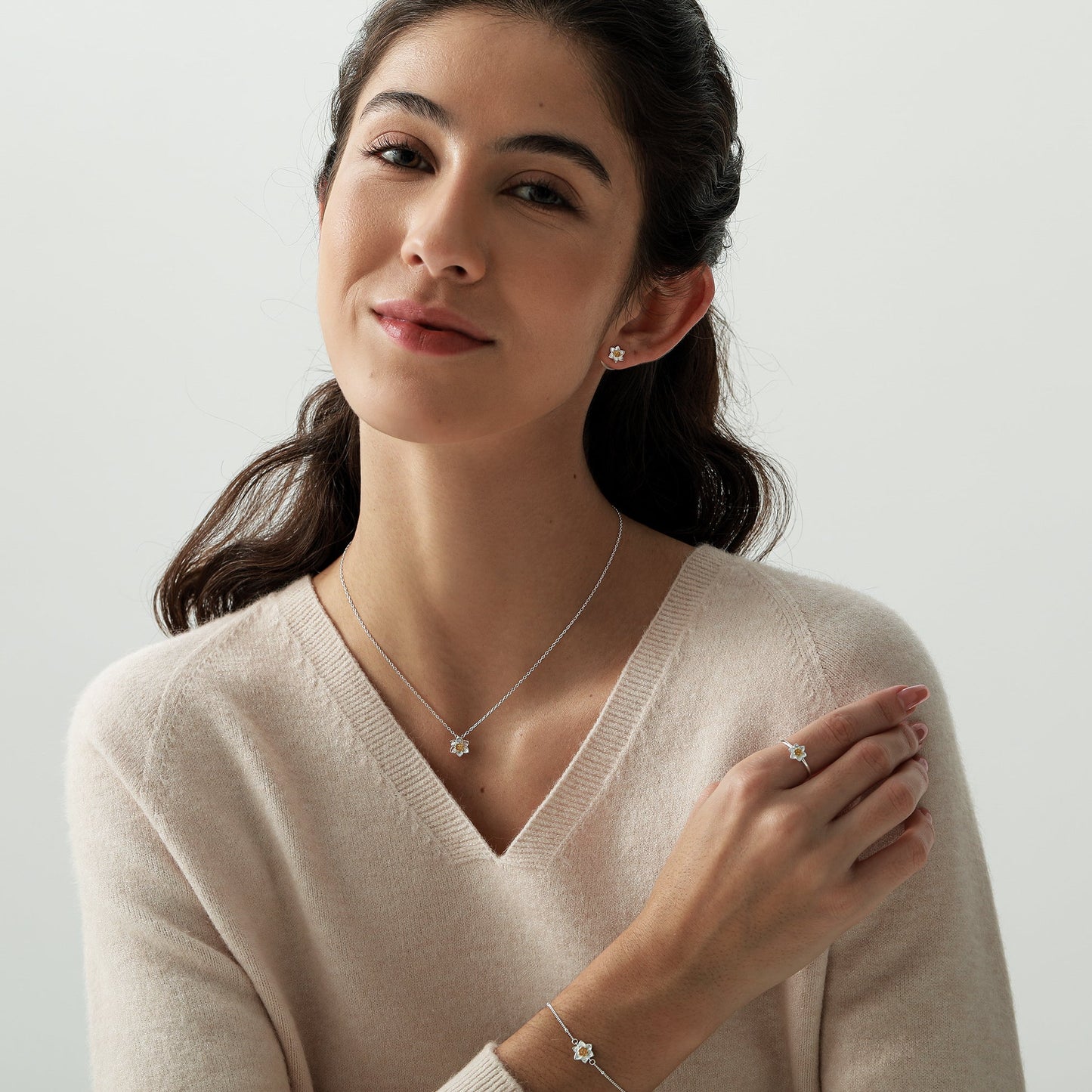 Daffodil Jewellery Set in Sterling Silver — Rhodium-Coated Earrings and Necklace with 18ct Gold-Plated Details
