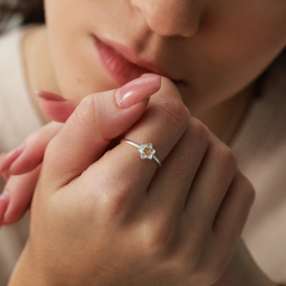 Daffodil Jewellery Set in Sterling Silver — Rhodium-Coated Earrings and Necklace with 18ct Gold-Plated Details