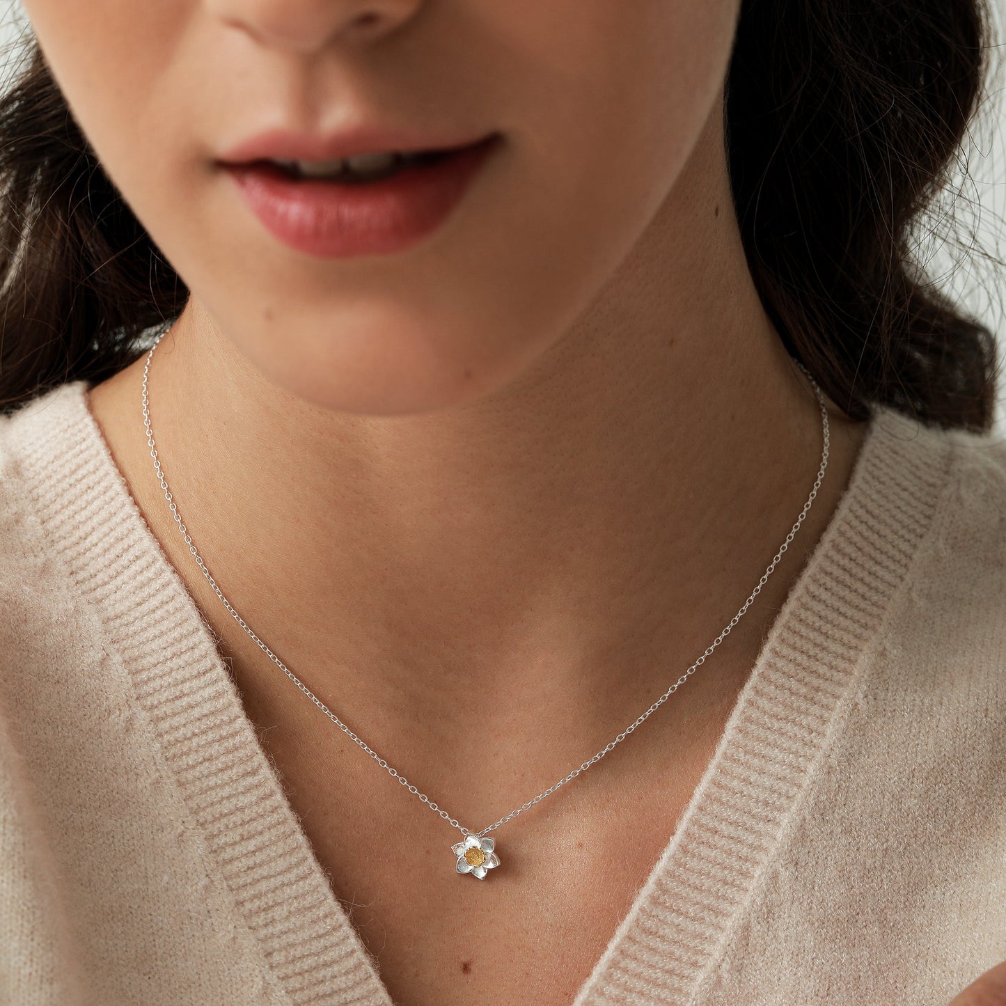 Daffodil Jewellery Set in Sterling Silver — Rhodium-Coated Earrings and Necklace with 18ct Gold-Plated Details