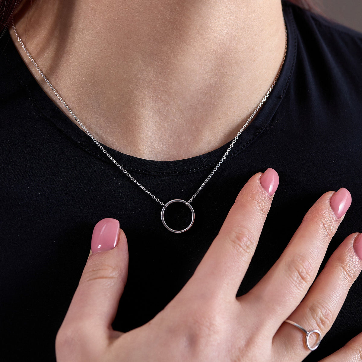 Minimal Circle Pendant Necklace