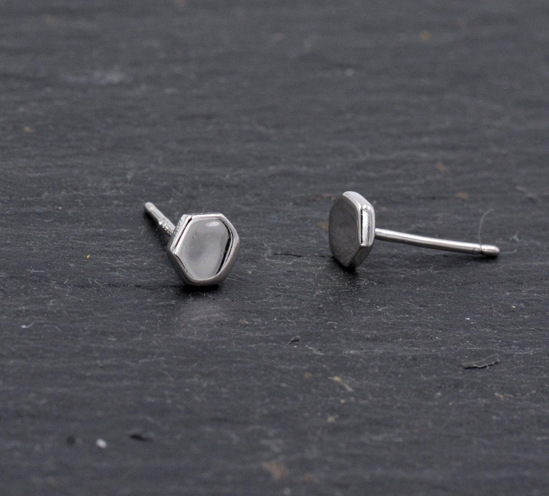 Sterling Silver Hexagon Geometry Stud Earrings, Minimalist Geometric Design, Anti-Tarnish Finish H76
