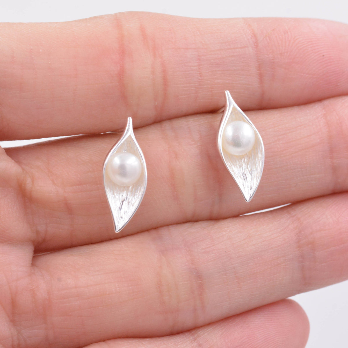 Sterling Silver Calla Lily Flower Blossom Stud Earrings with Fresh Water Pearls, Nature Inspired Pretty and Elegant Jewellery