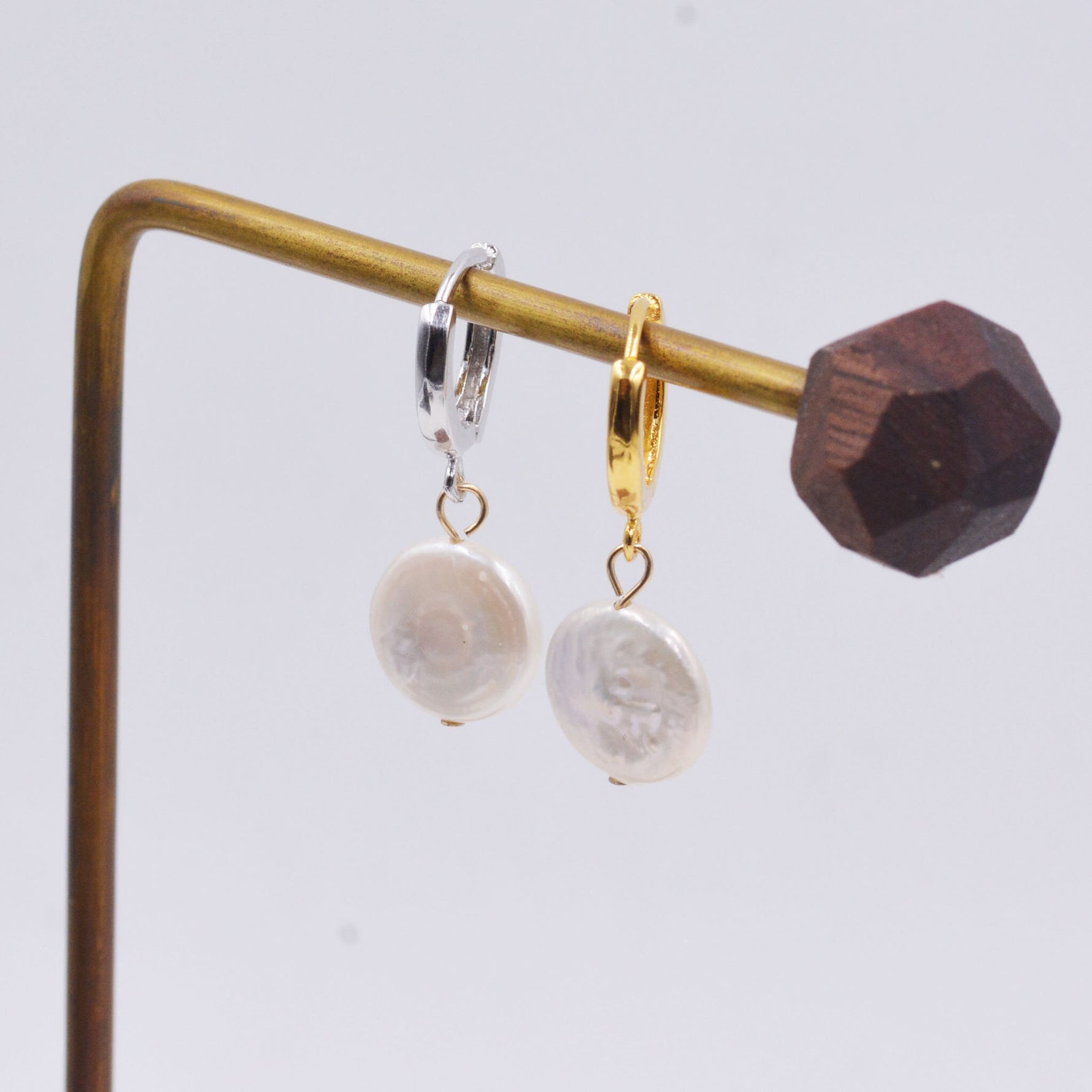 Coin Baroque Pearl Huggie Hoop Earrings in Sterling Silver, Simple Circle Disk Dangle Earrings, Gold and Silver, Natural Freshwater Pearl