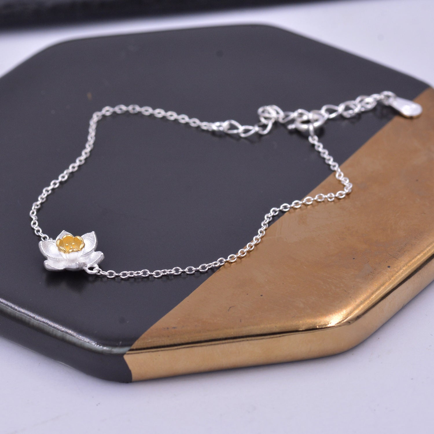 Daffodil Flower Motif Bracelet