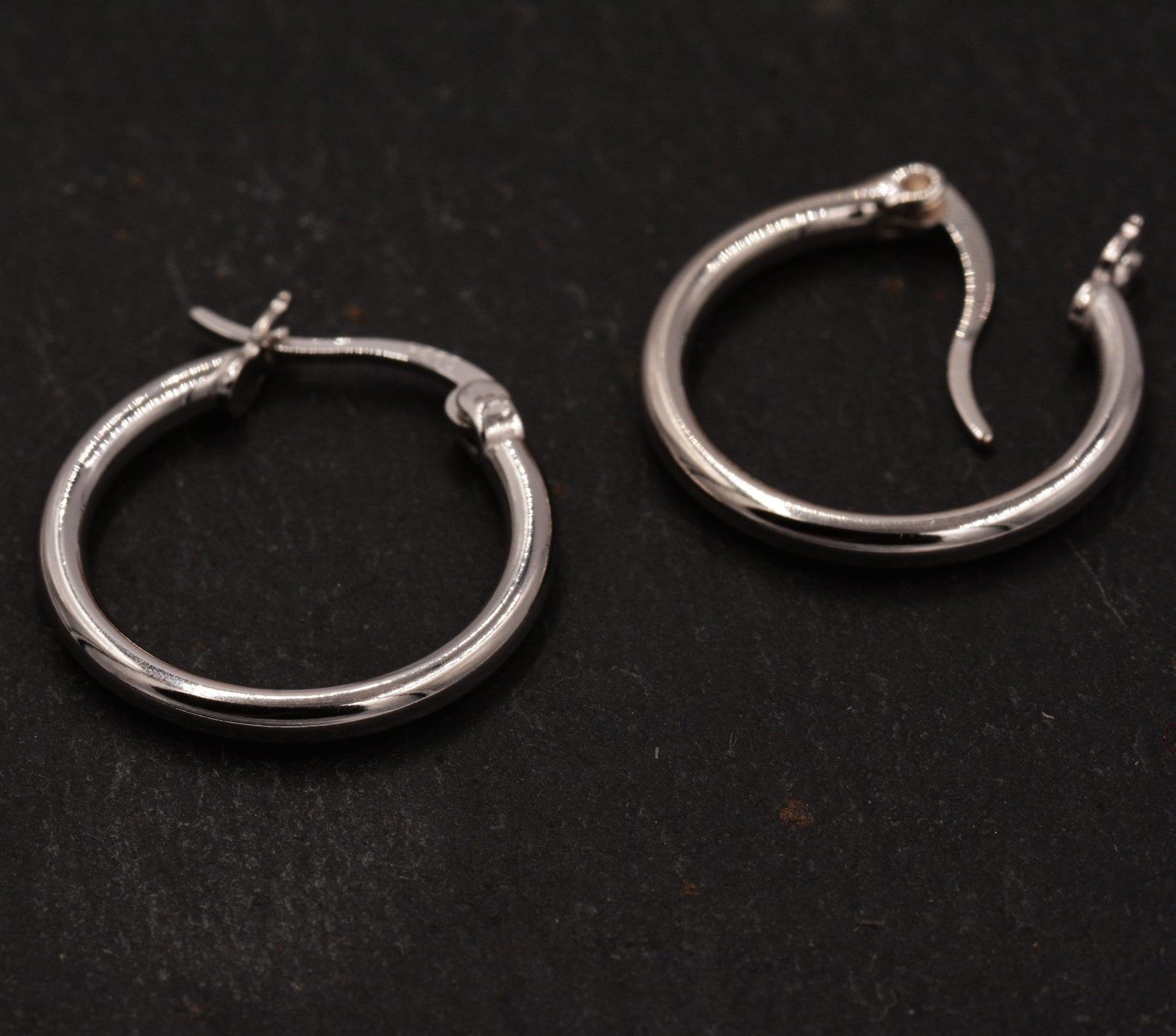 Pair of Plain Huggie Hoop Earrings in Sterling Silver with Detachable Baroque Pearl Charms, Two Sizes Available, Simple Hoop Earrings