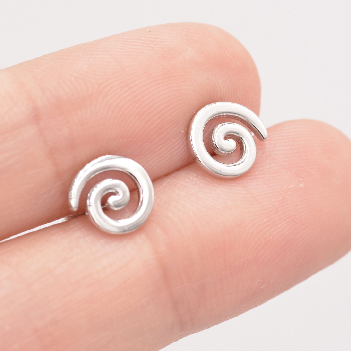 Koru Circle Spiral Stud Earrings in Sterling Silver - Infinity Swirl Earrings - New Zealand Māori Art Stud Earrings - Kiwi Circle