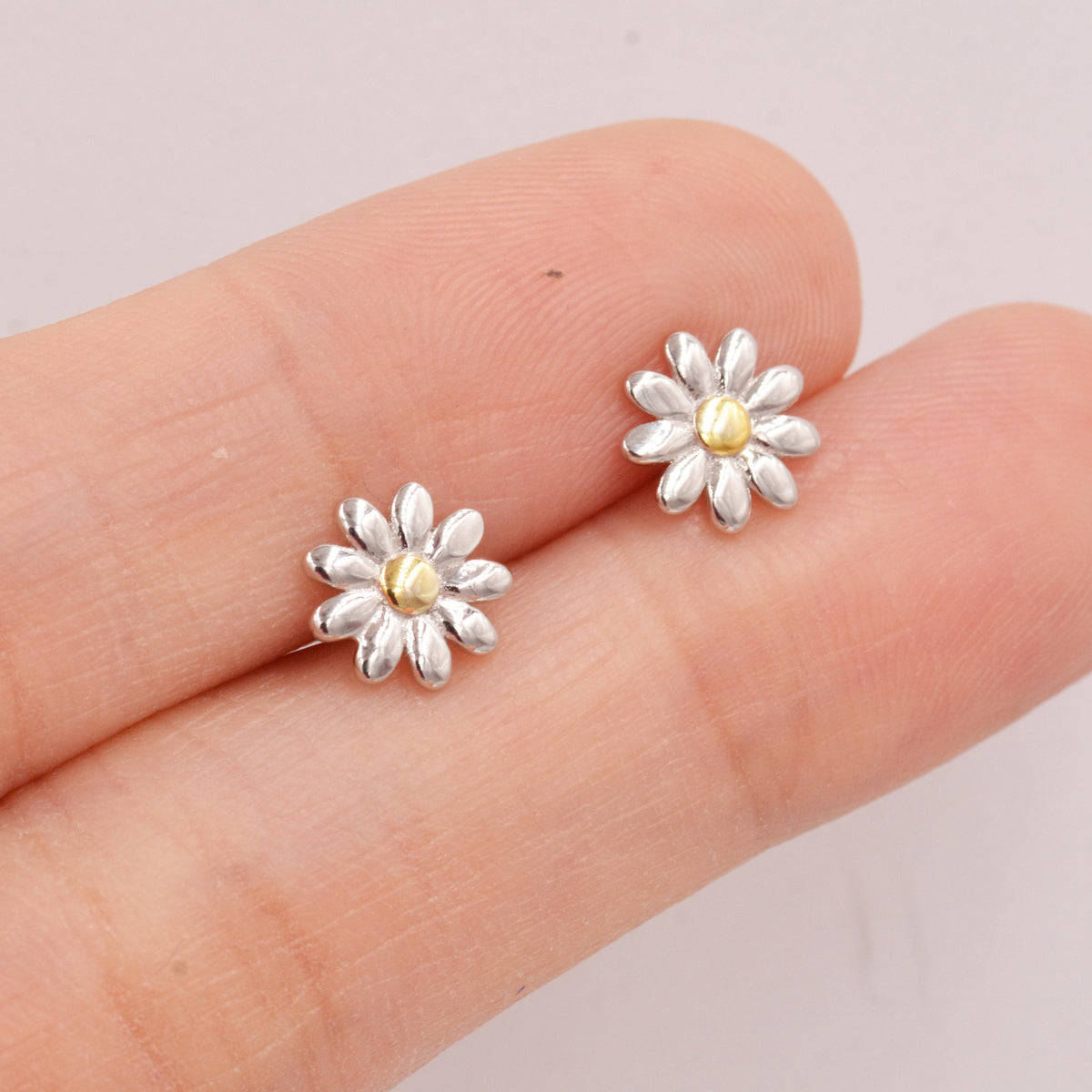 Daisy Internally Threaded Flat Back/ Screw Back /Stud Earrings in Sterling Silver, Flower Barbell Earrings, Daisy Screw Back Earring