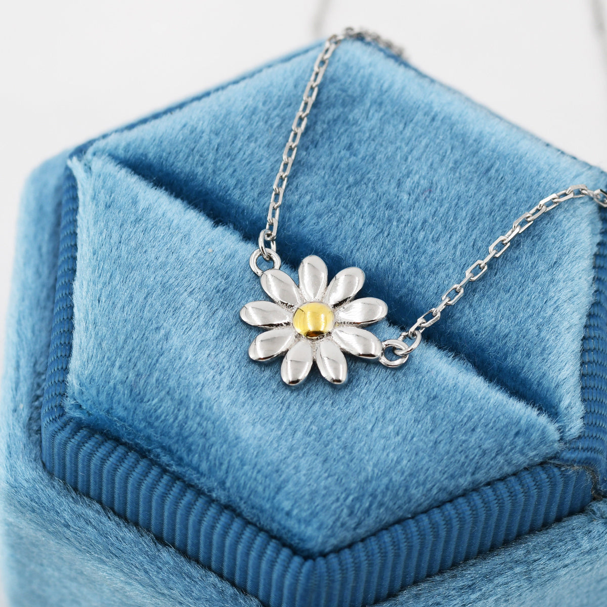Tiny Daisy Pendant Necklace in Sterling Silver, Daisy Flower Necklace, Nature Inspired Jewellery