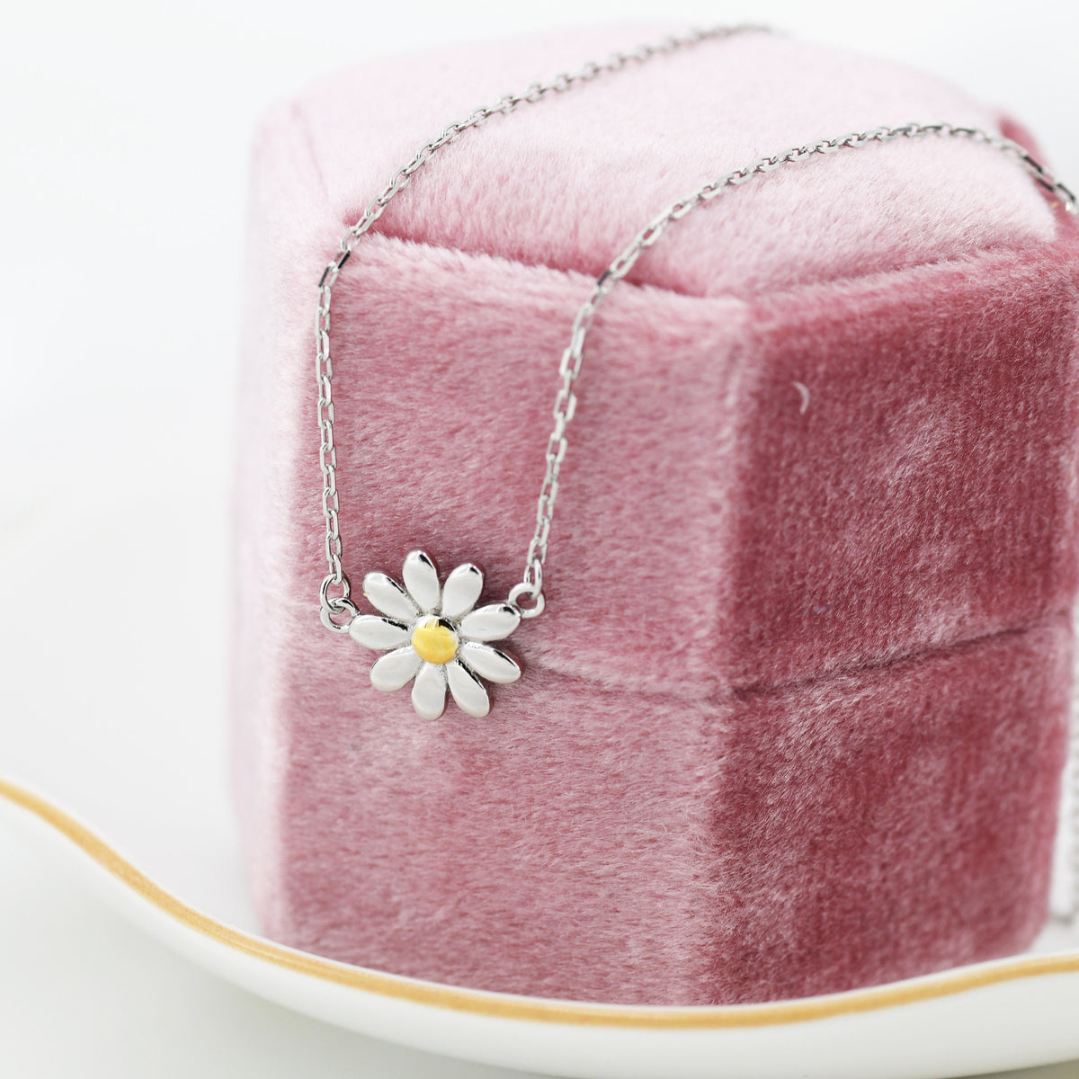 Tiny Daisy Pendant Necklace in Sterling Silver, Daisy Flower Necklace, Nature Inspired Jewellery