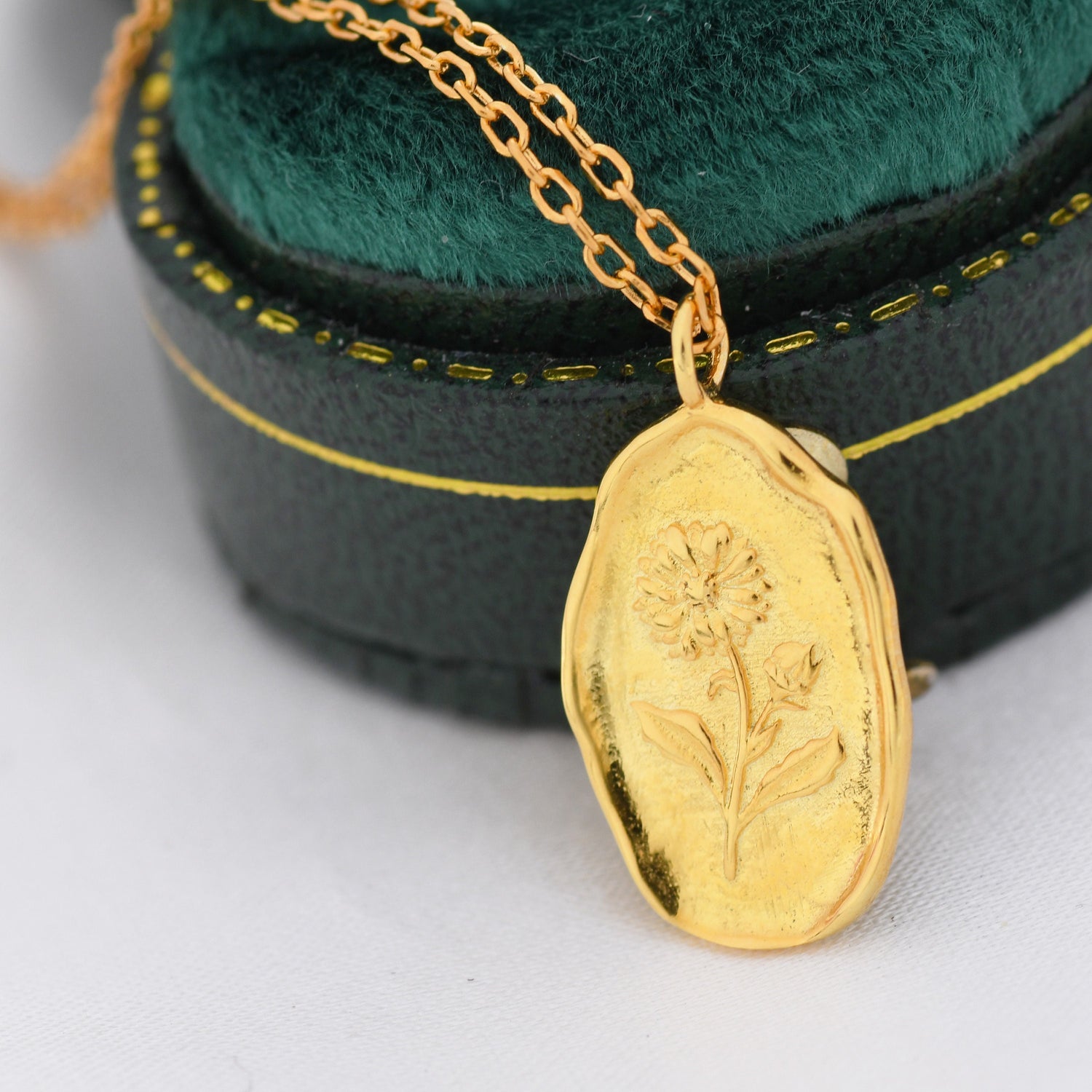 Aster Flower Oval Pendant Necklace in Sterling Silver, Silver or Gold, September Birth Flower,  Nature Inspired Daisy Flower Necklace