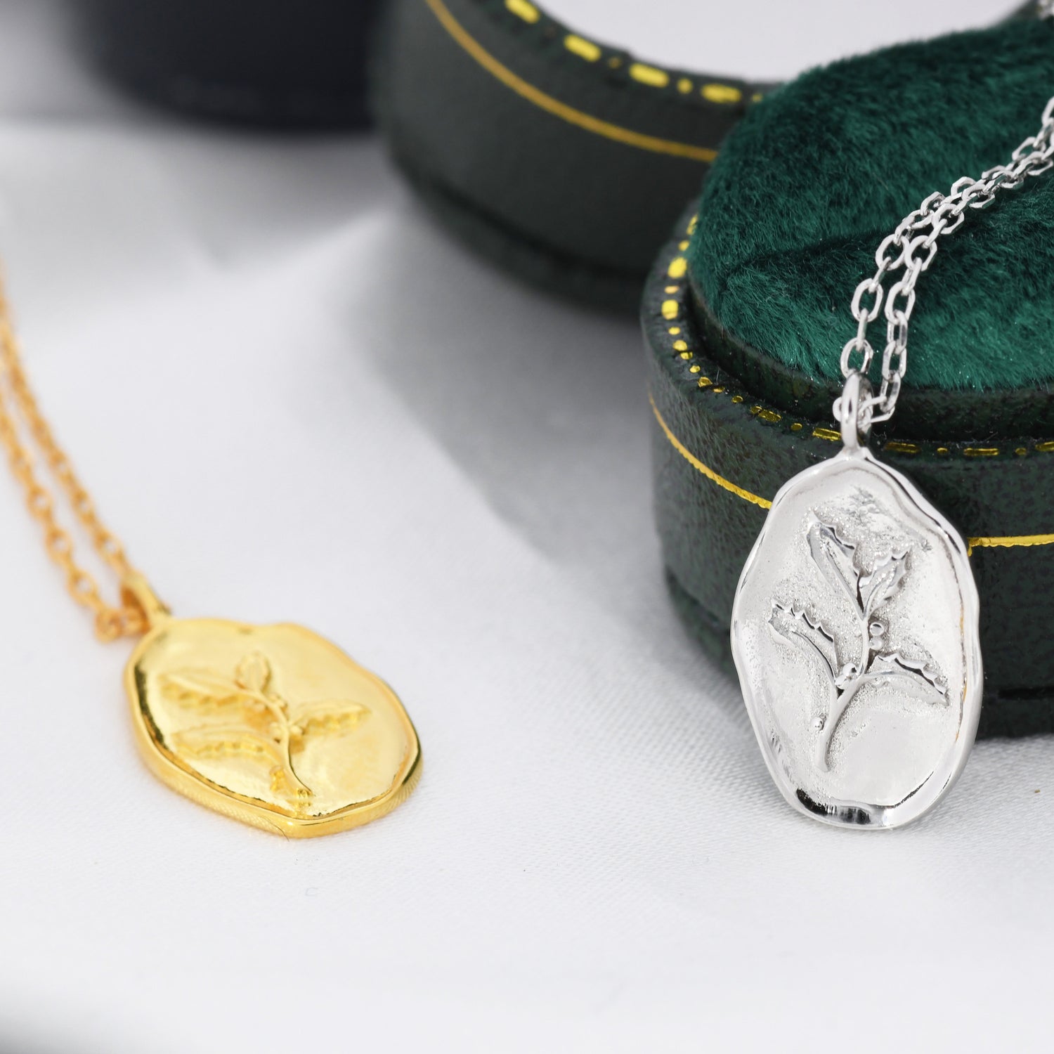 Holly Flower Oval Pendant Necklace in Sterling Silver, Silver or Gold, December Birth Flower,  Nature Inspired Daisy Flower Disk Necklace
