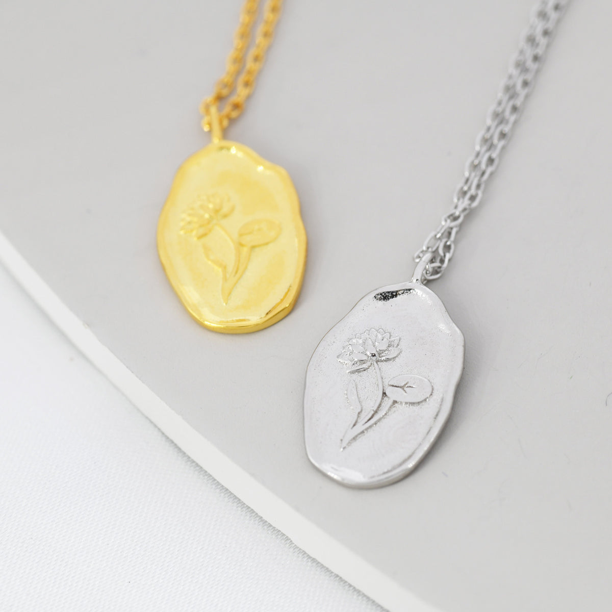 Water Lily Flower Oval Pendant Necklace in Sterling Silver, Silver or Gold, July Birth Flower, Nature Inspired Daisy Flower Disk Necklace