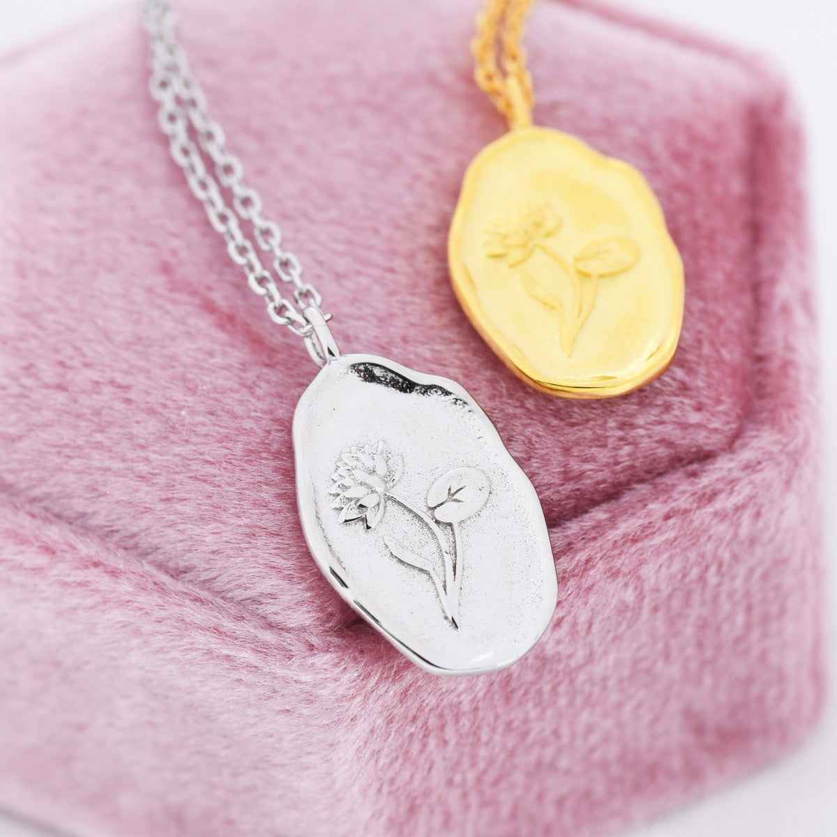 Water Lily Flower Oval Pendant Necklace in Sterling Silver, Silver or Gold, July Birth Flower, Nature Inspired Daisy Flower Disk Necklace