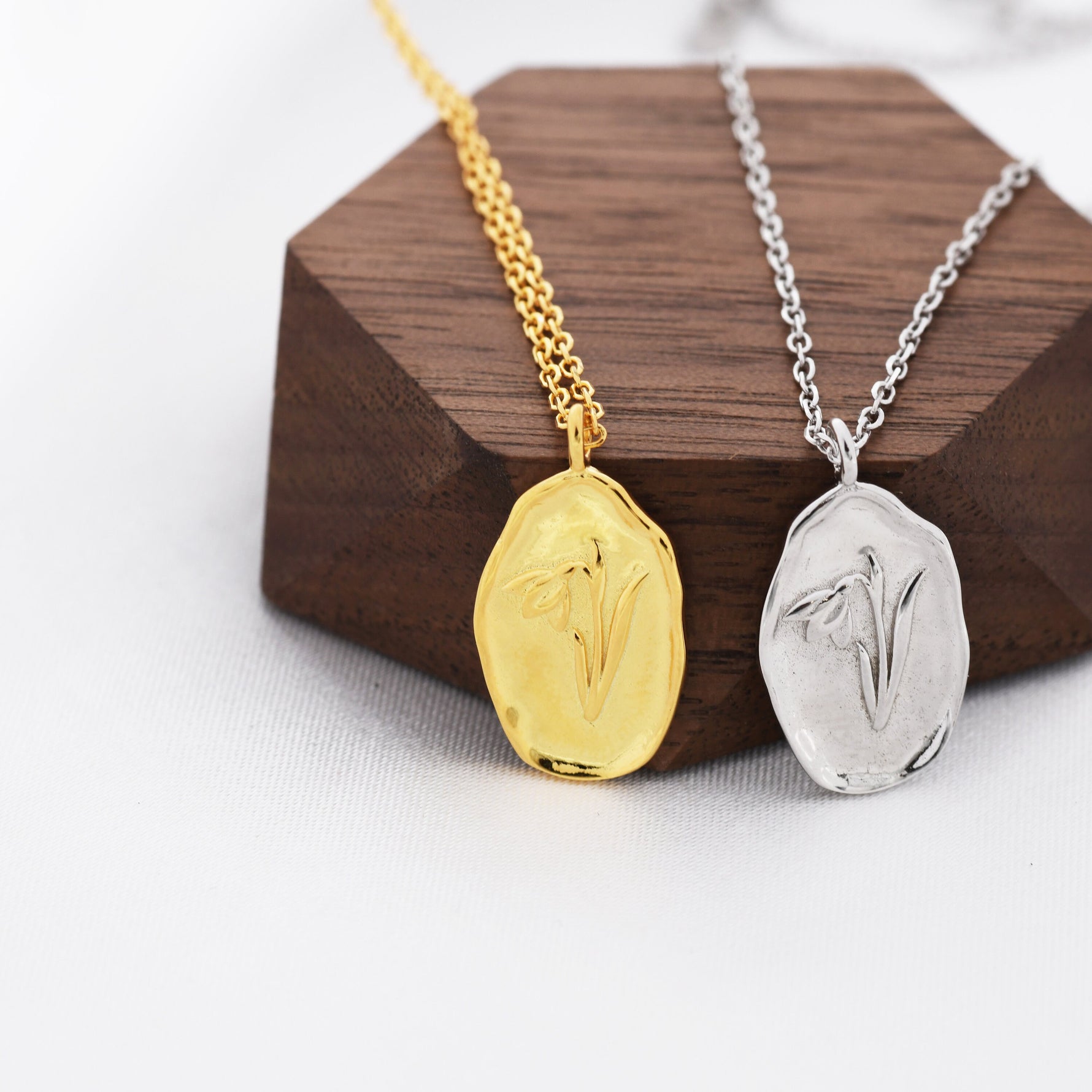 Snowdrop Flower Oval Pendant Necklace in Sterling Silver, Silver or Gold, January Birth Flower, Nature Inspired Flower Disk Necklace