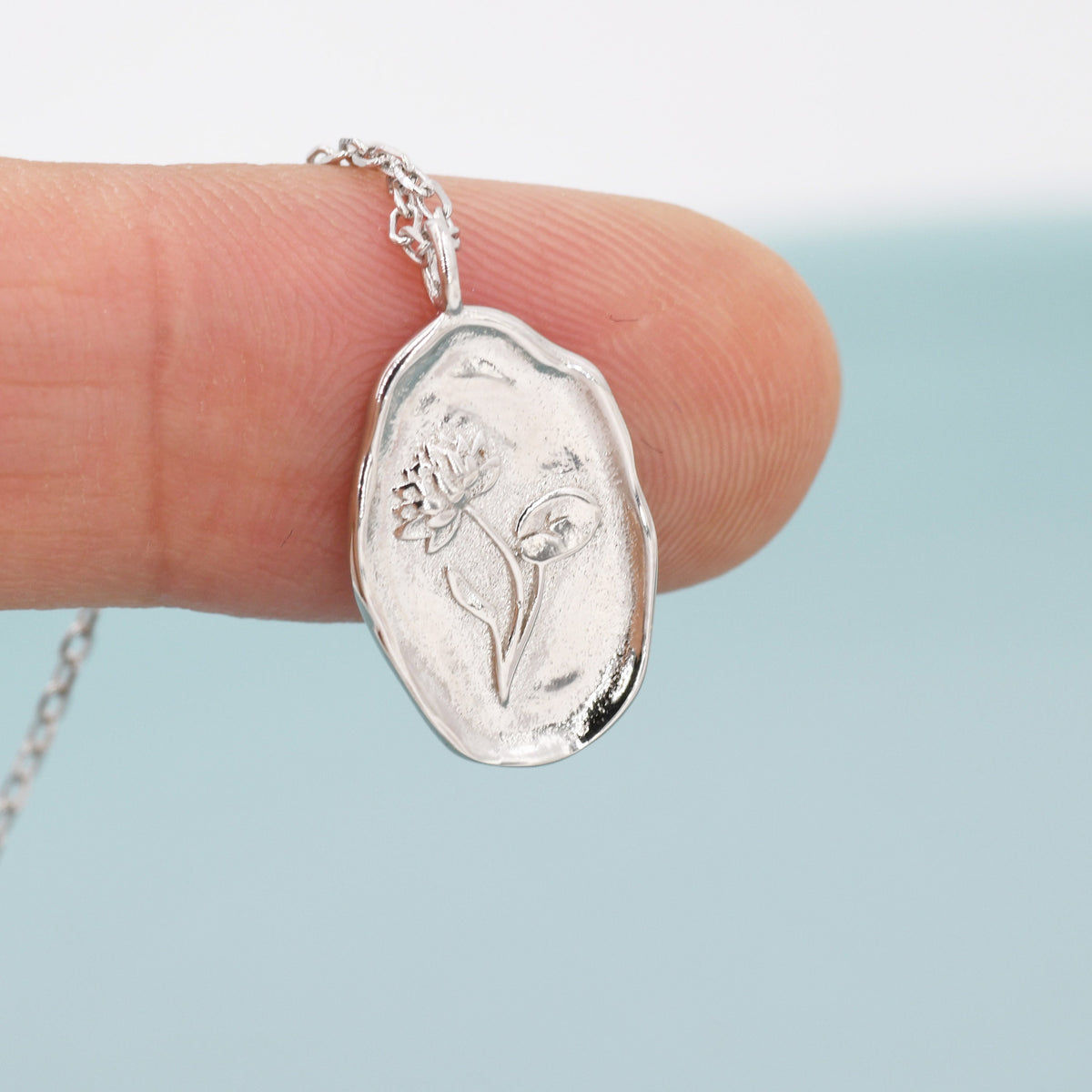 Water Lily Flower Oval Pendant Necklace in Sterling Silver, Silver or Gold, July Birth Flower, Nature Inspired Daisy Flower Disk Necklace