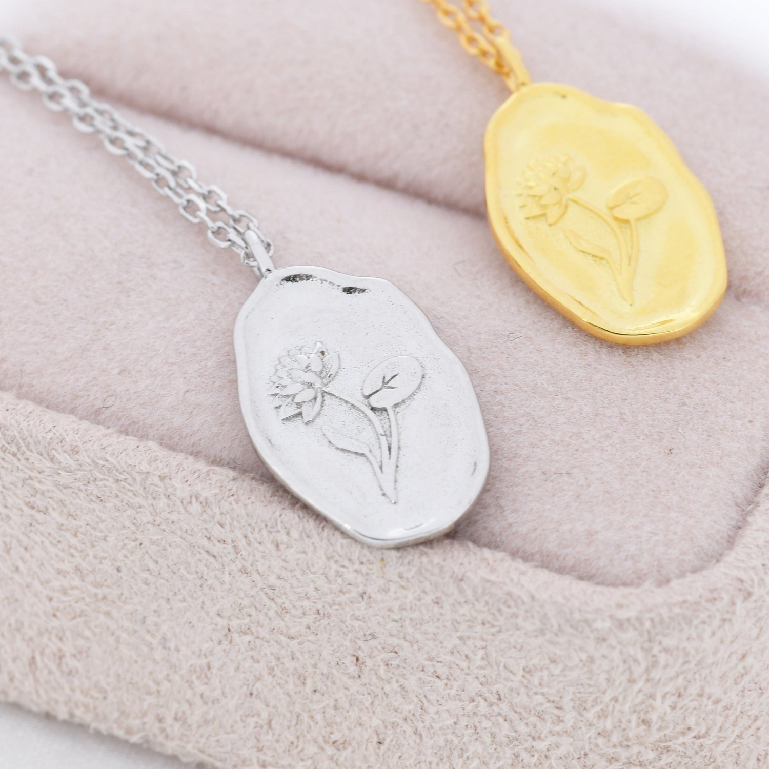 Water Lily Flower Oval Pendant Necklace in Sterling Silver, Silver or Gold, July Birth Flower, Nature Inspired Daisy Flower Disk Necklace
