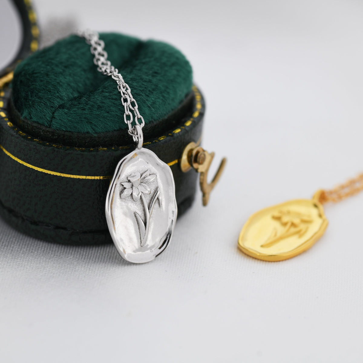 Daffodil Flower Oval Pendant Necklace in Sterling Silver, Silver or Gold, March Birth Flower, Nature Inspired Flower Disk Necklace