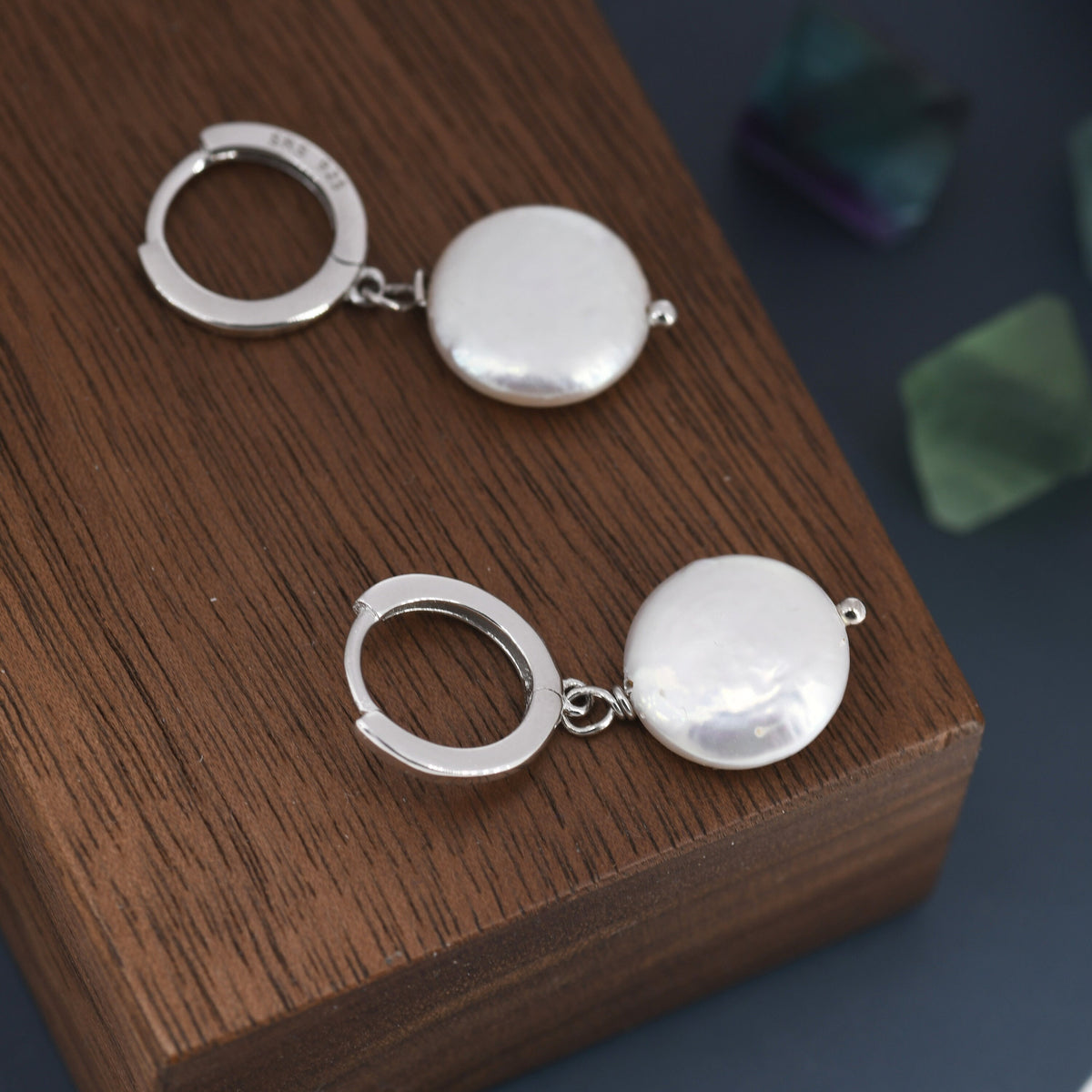 Coin Baroque Pearl Huggie Hoop Earrings in Sterling Silver, Simple Circle Disk Dangle Earrings, Gold and Silver, Natural Freshwater Pearl