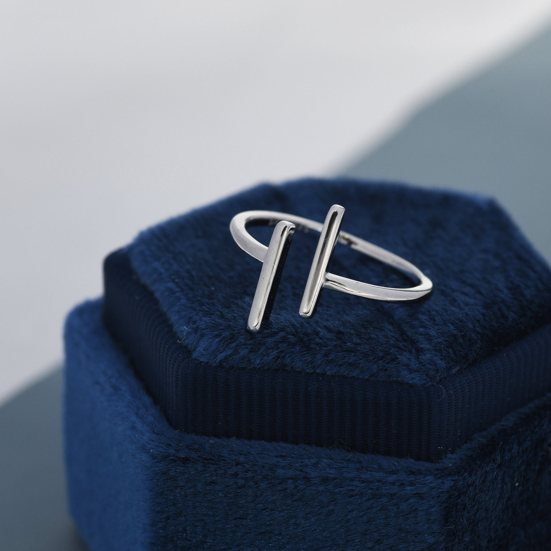 Minimalist Asymmetric Bar Open Ring