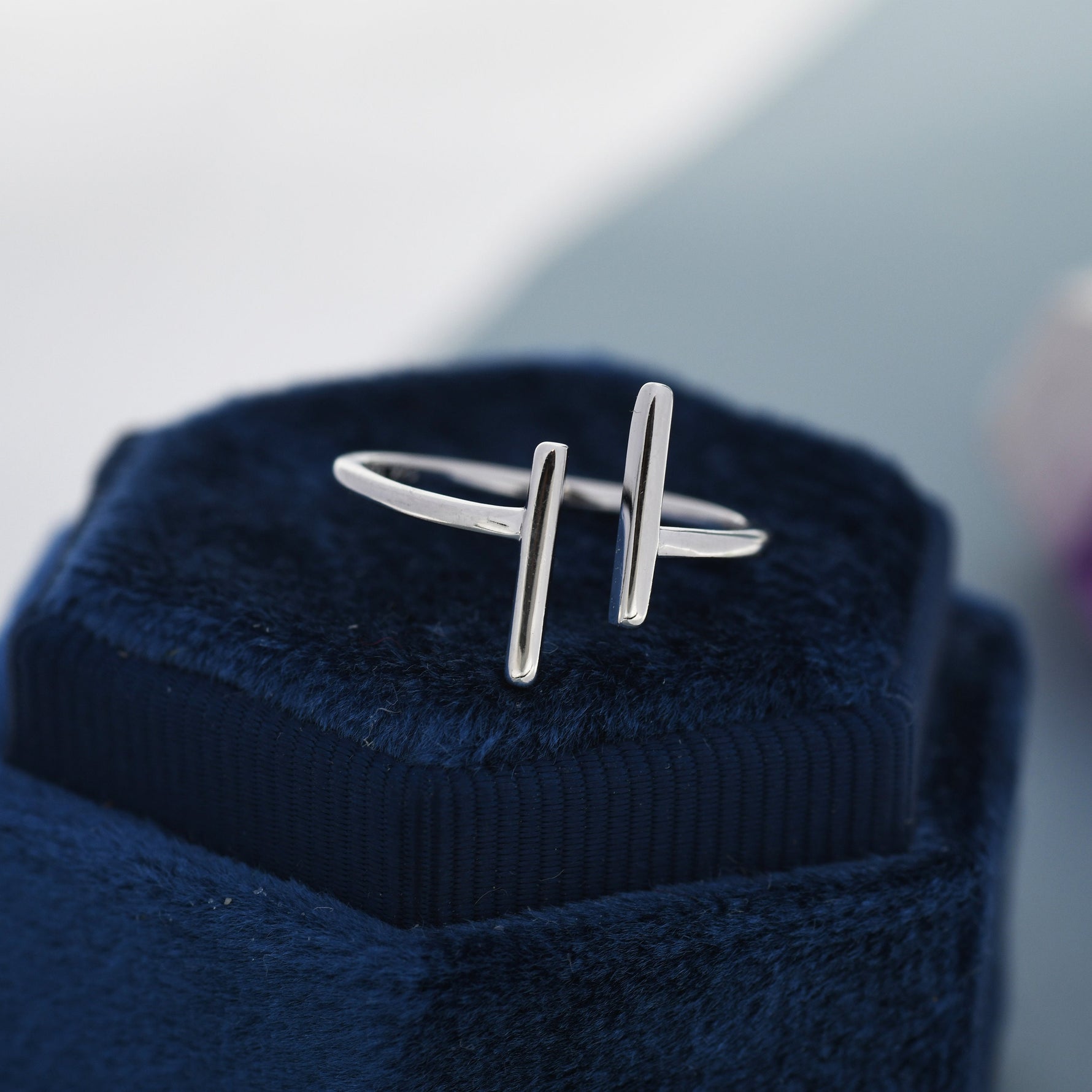Minimalist Asymmetric Bar Open Ring