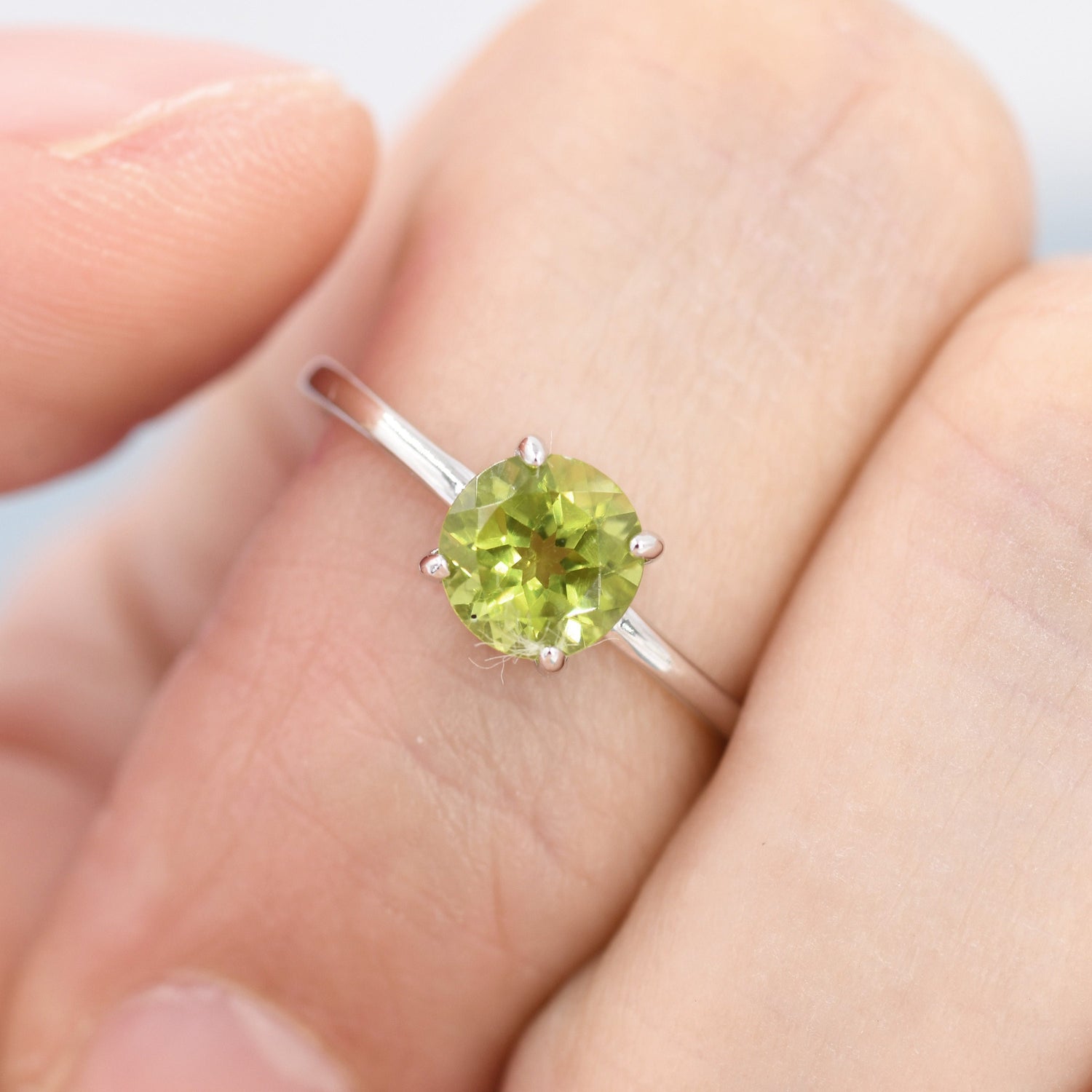 1Ct Peridot Brilliant Cut Gemstone Ring