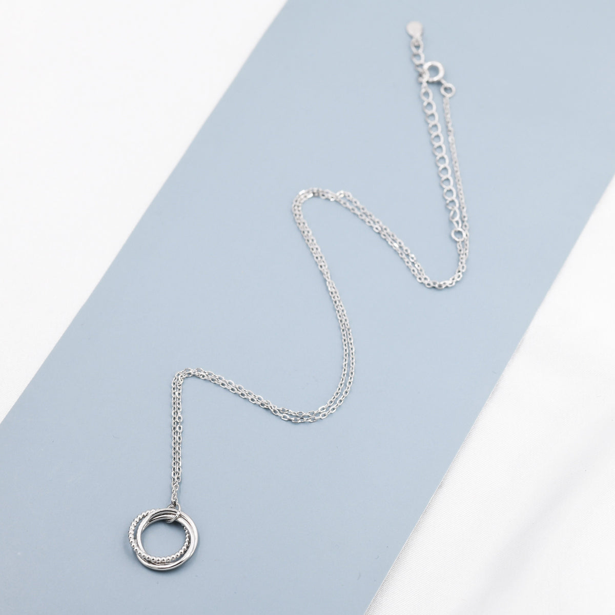 Sterling SilverThree Interlocking Circles Pendant Necklace with Dotted Details, Three Entwined Rings for 30s, 30th Infinity Necklace