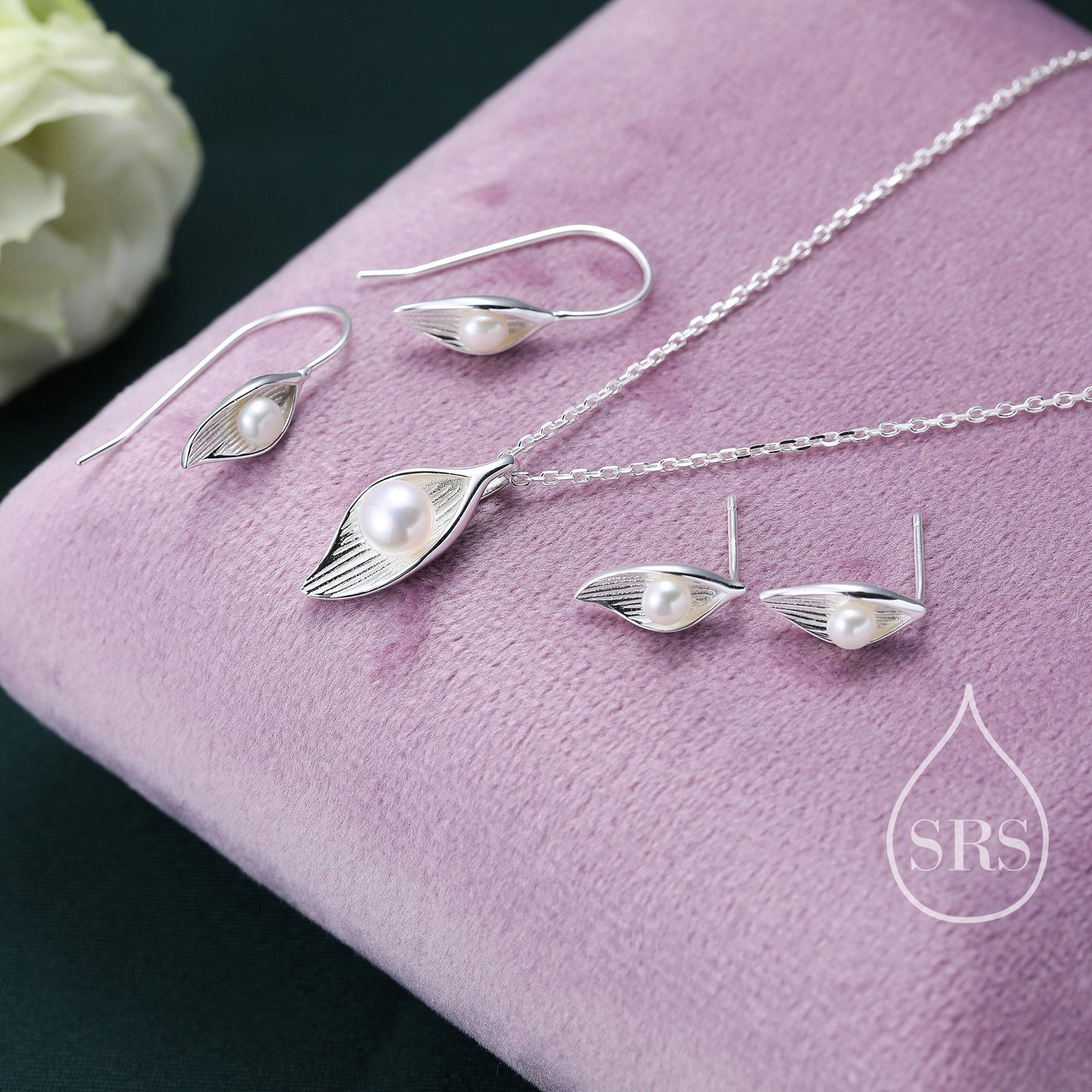 Sterling Silver Beautiful Calla Lily Flower Blossom Beautiful and Elegant Pendant Necklace - with Freshwater Pearl - Delicate