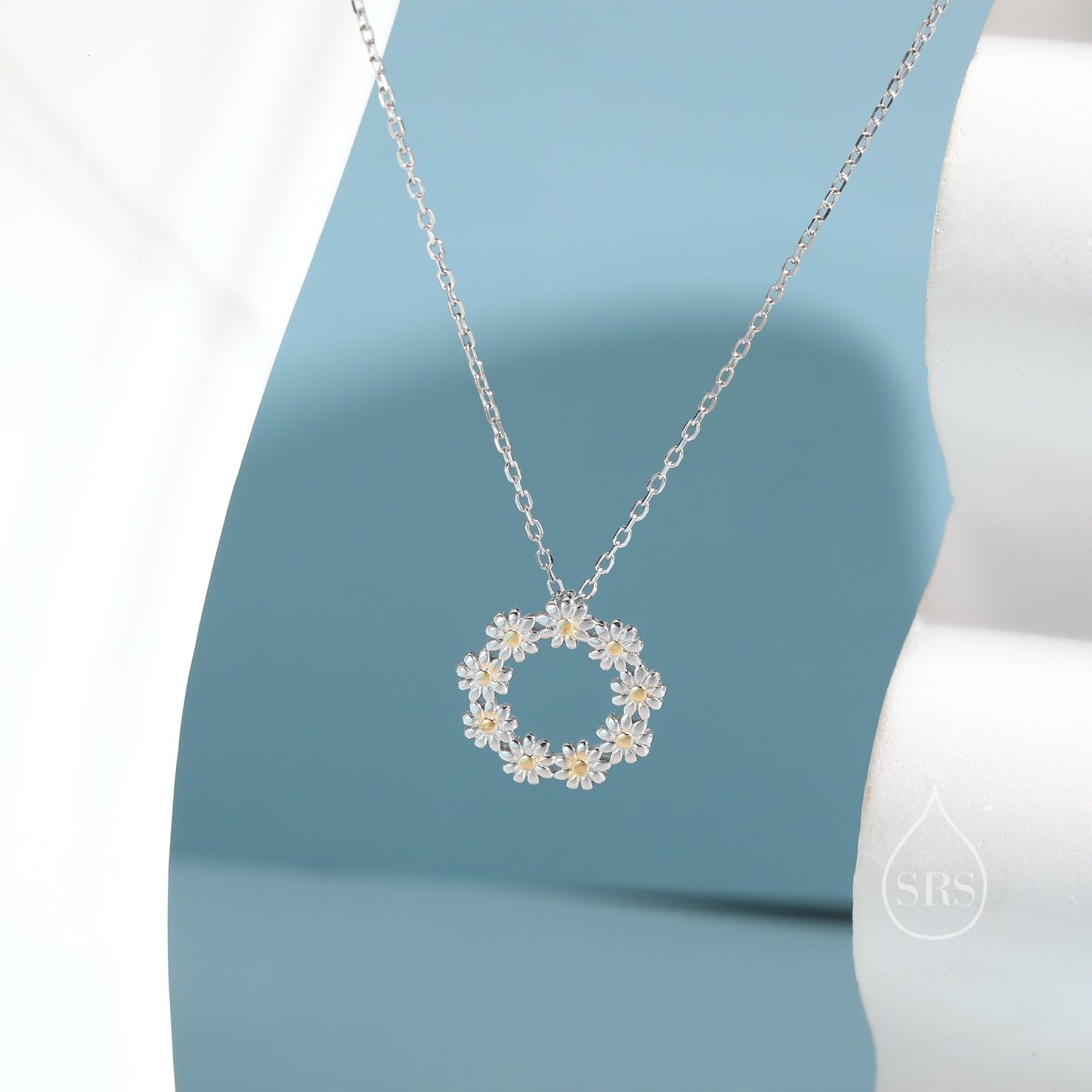 Daisy Chain Pendant Necklace in Sterling Silver, Chain of Daisy Flower Necklace, Flower Cluster Necklace, Nature Inspired Jewellery