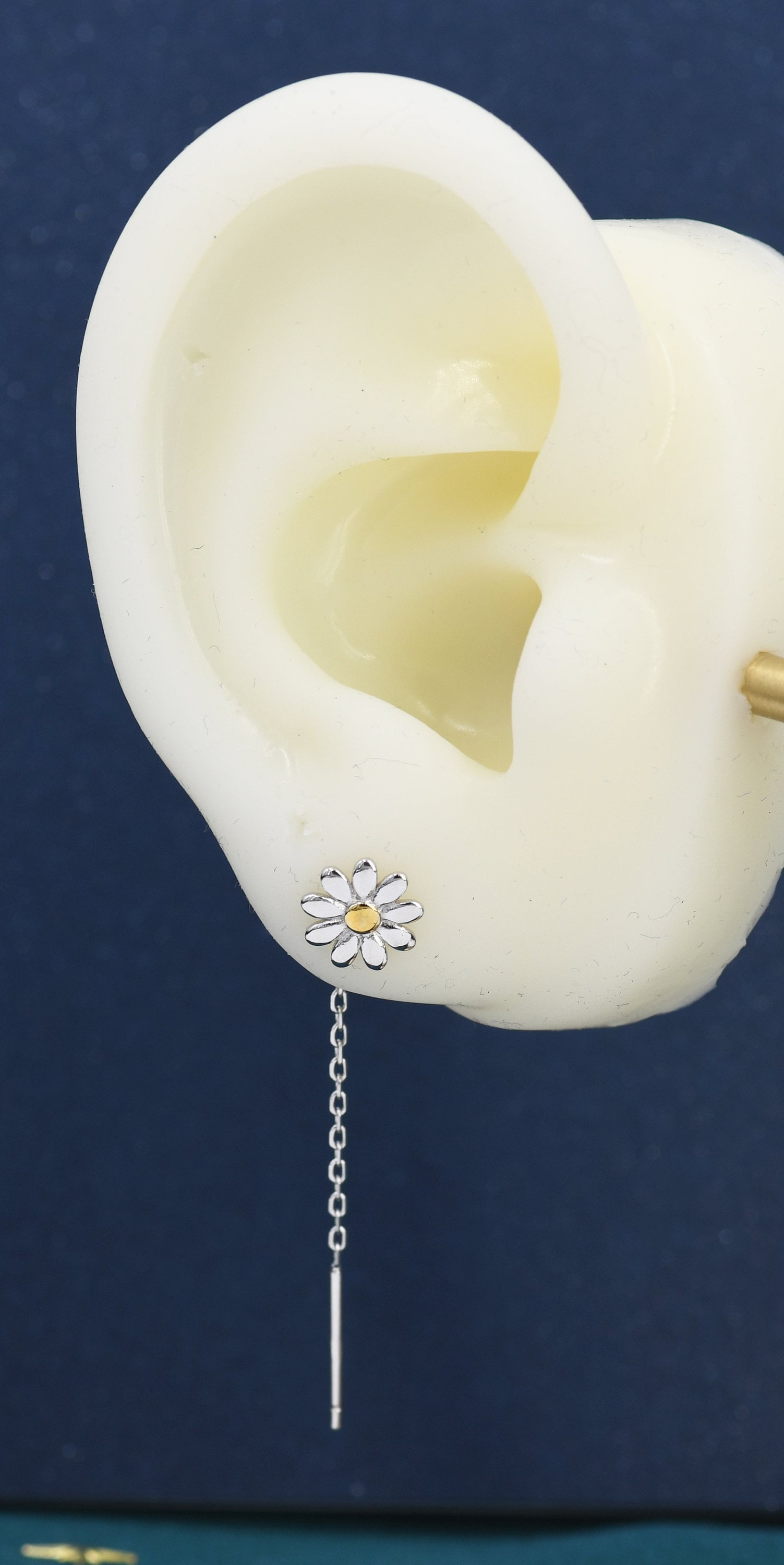 Daisy Chain Threader Earrings in Sterling Silver, Daisy Flower with Dangle Chain Earrings, Flower Chain Earrings
