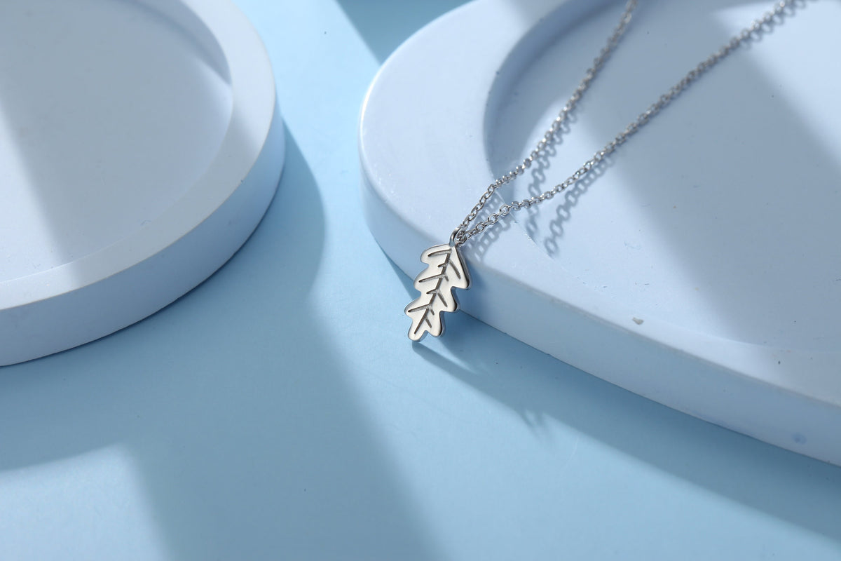 Delicate Oak Leaf Pendant Necklace in Sterling Silver, Tiny Oak leaf Necklace, Nature Inspired Acorn Necklace