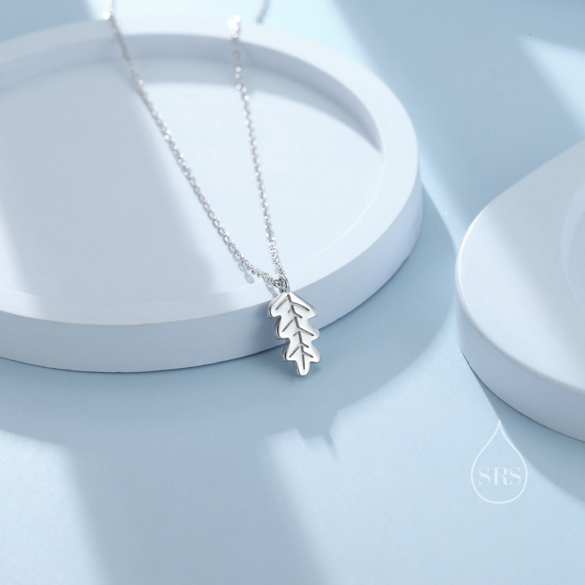 Delicate Oak Leaf Pendant Necklace in Sterling Silver, Tiny Oak leaf Necklace, Nature Inspired Acorn Necklace