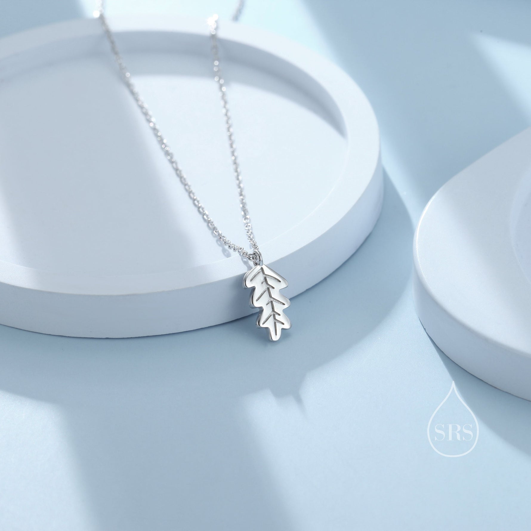 Delicate Oak Leaf Pendant Necklace in Sterling Silver, Tiny Oak leaf Necklace, Nature Inspired Acorn Necklace