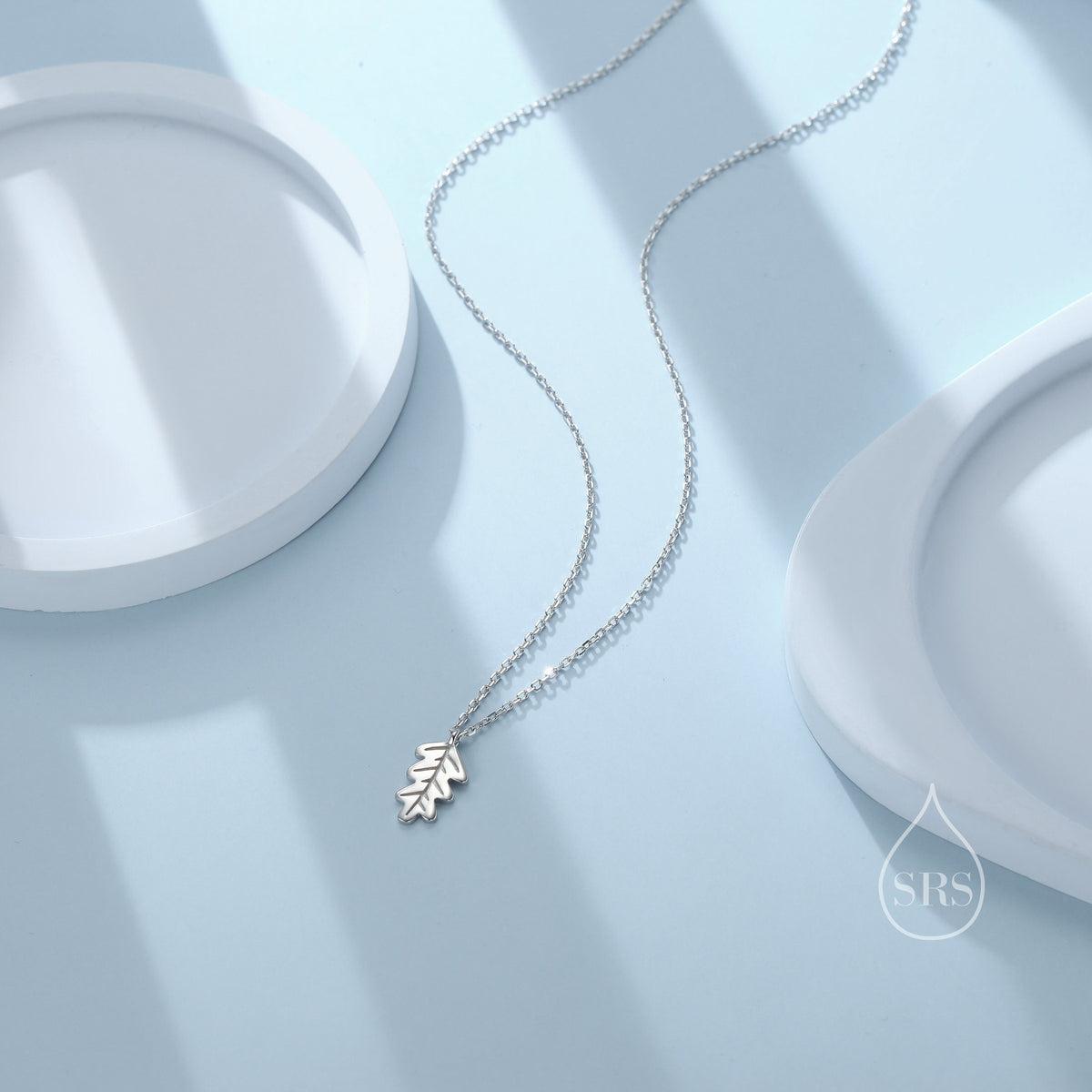Delicate Oak Leaf Pendant Necklace in Sterling Silver, Tiny Oak leaf Necklace, Nature Inspired Acorn Necklace
