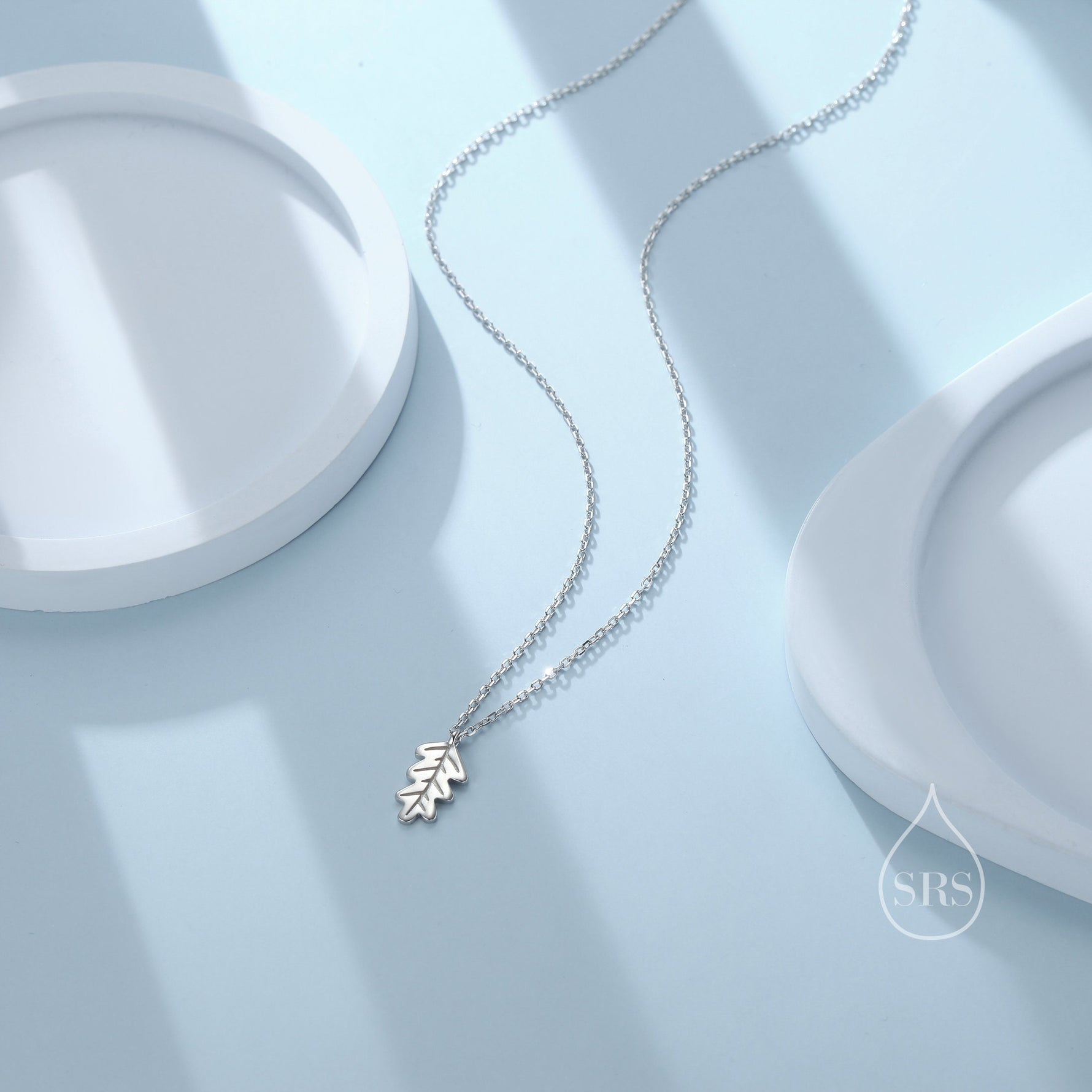 Delicate Oak Leaf Pendant Necklace in Sterling Silver, Tiny Oak leaf Necklace, Nature Inspired Acorn Necklace