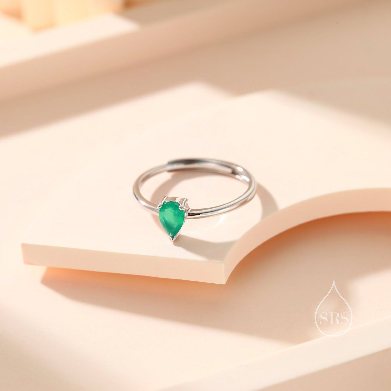 Green Onyx Prong Set Pear Cut Droplet Gemstone Ring