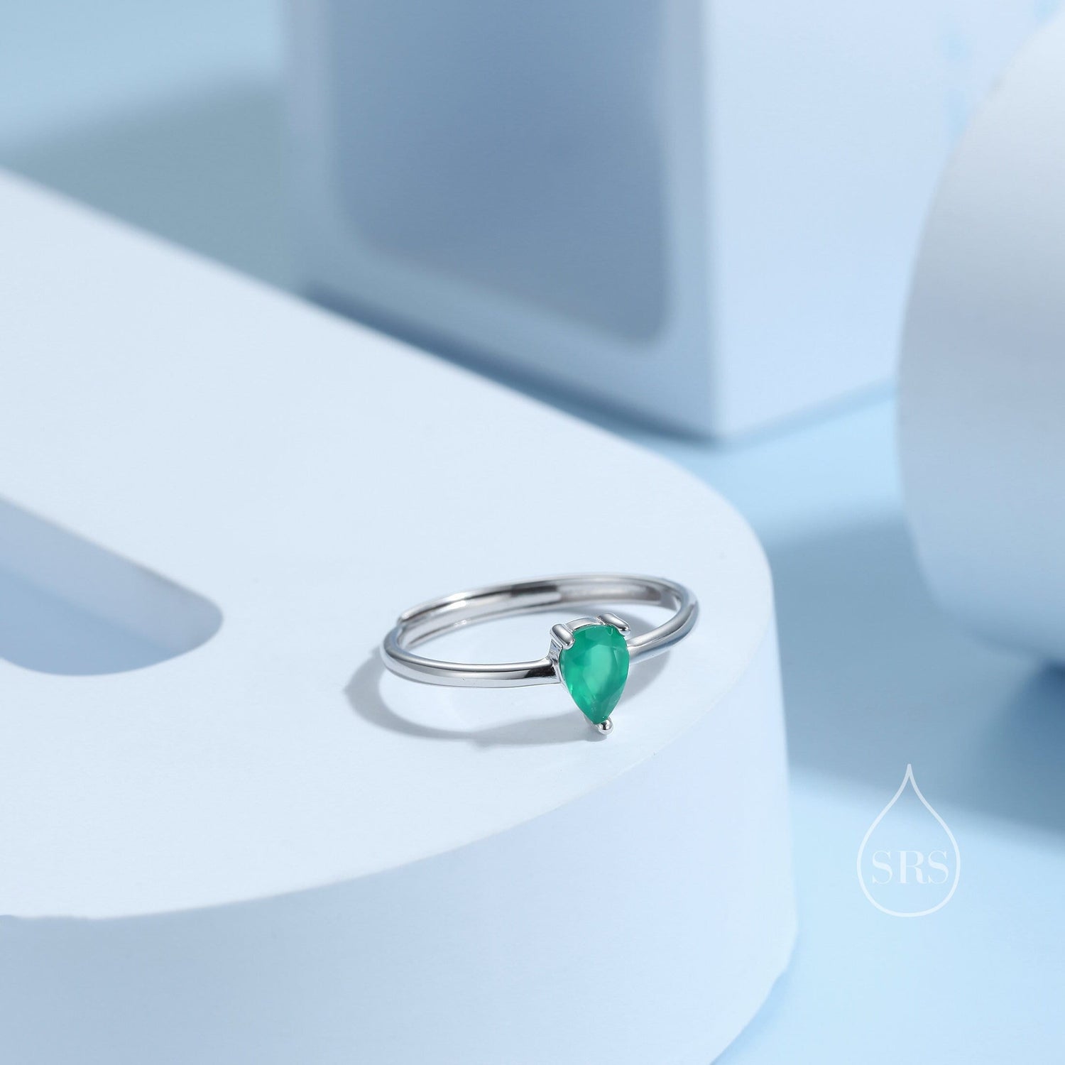 Green Onyx Prong Set Pear Cut Droplet Gemstone Ring