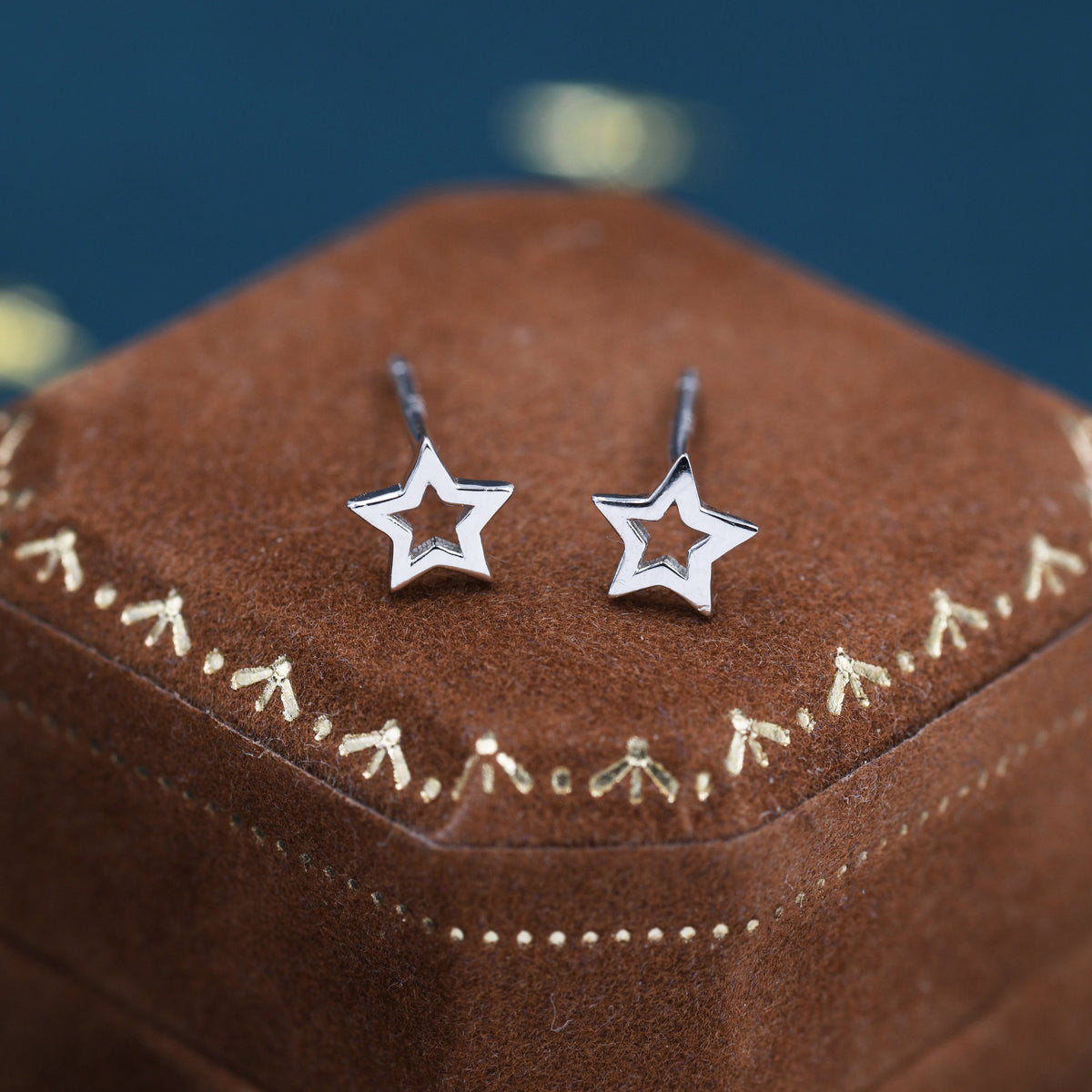 Tiny Open Star Cutout Stud Earrings