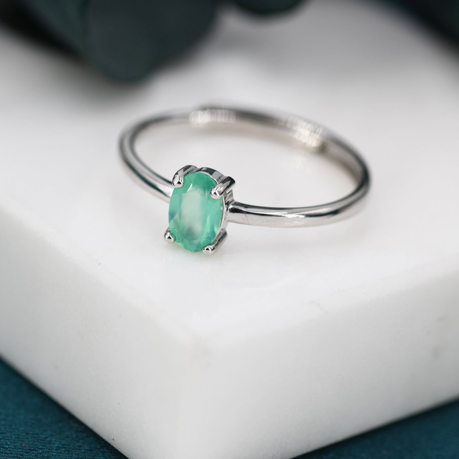 Green Onyx Oval Prong Set Gemstone Ring