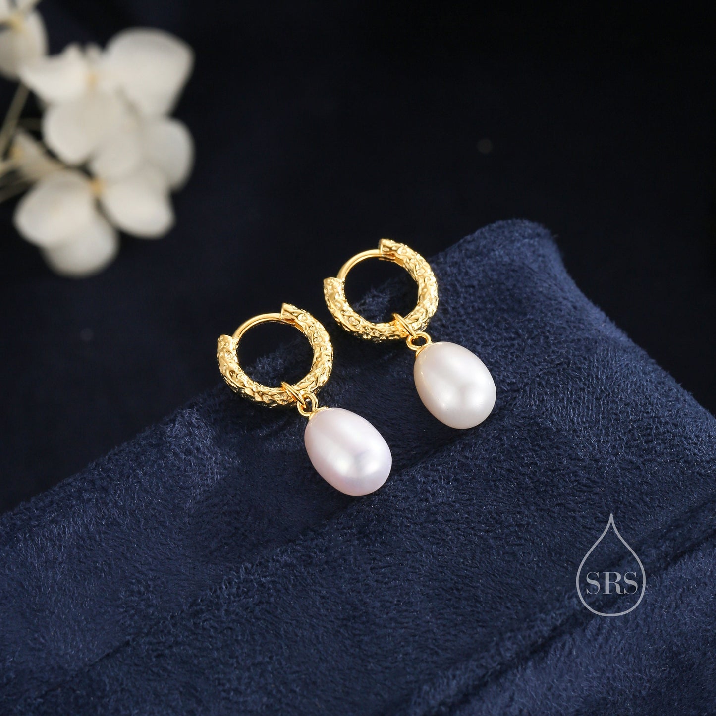 Oval Pearl Hammered Hoop Earrings in Sterling Silver, Detachable Pearl Hoop Earrings, Pearl Huggie Hoops, Keshi Pearls