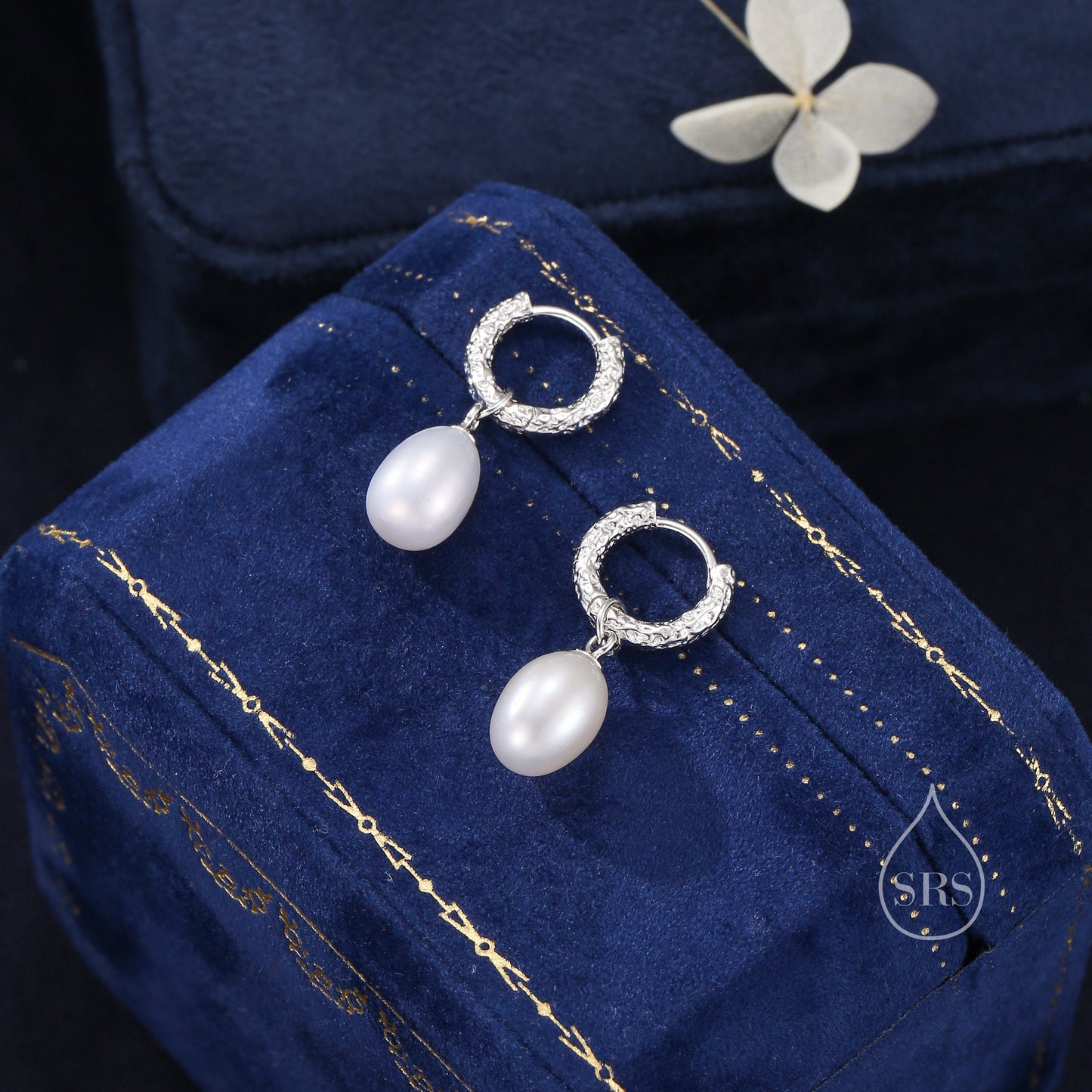 Oval Pearl Hammered Hoop Earrings in Sterling Silver, Detachable Pearl Hoop Earrings, Pearl Huggie Hoops, Keshi Pearls