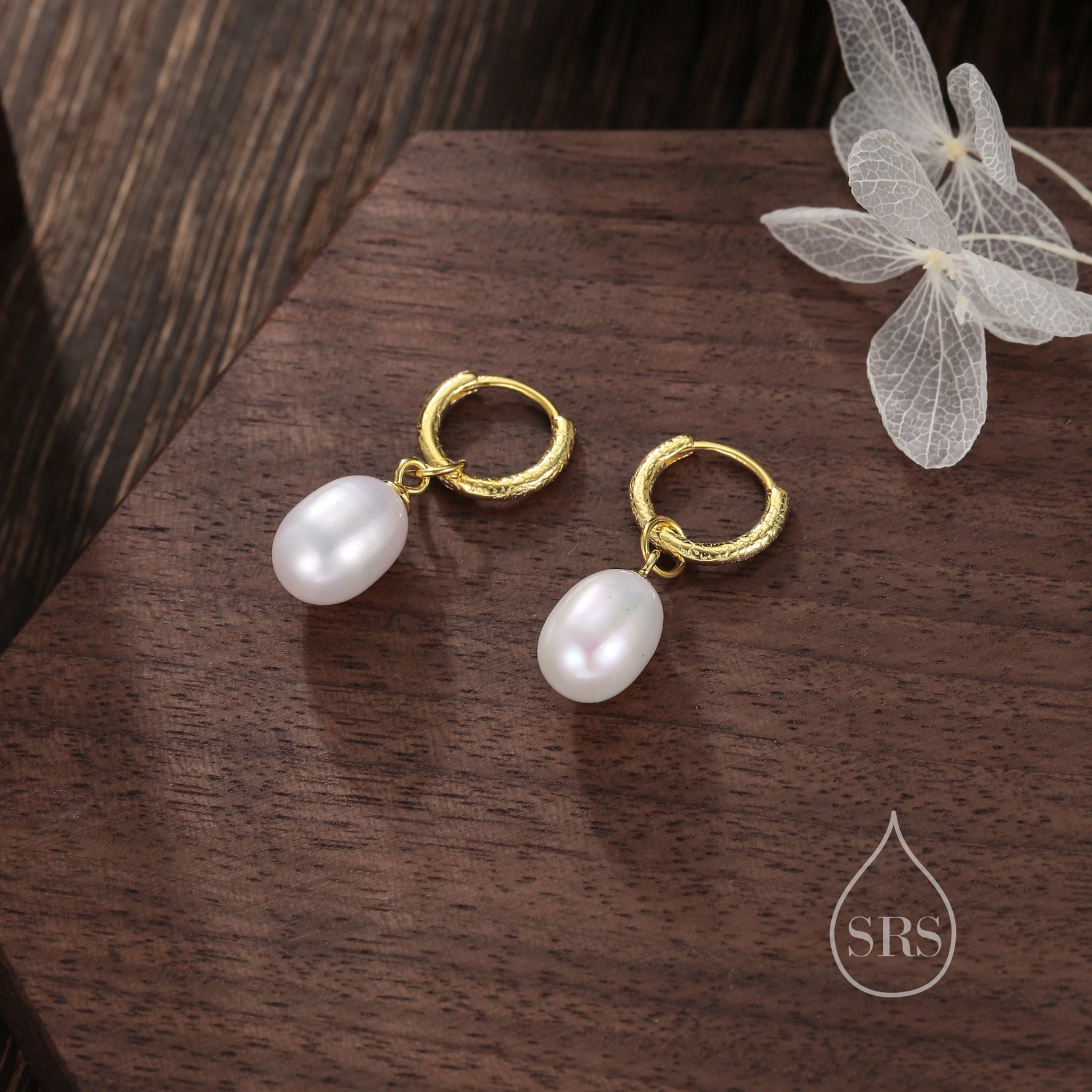 Oval Pearl with Skinny Hammered Hoop Earrings in Sterling Silver, Detachable Pearl Hoop Earrings, Pearl Huggie Hoops, Keshi Pearls