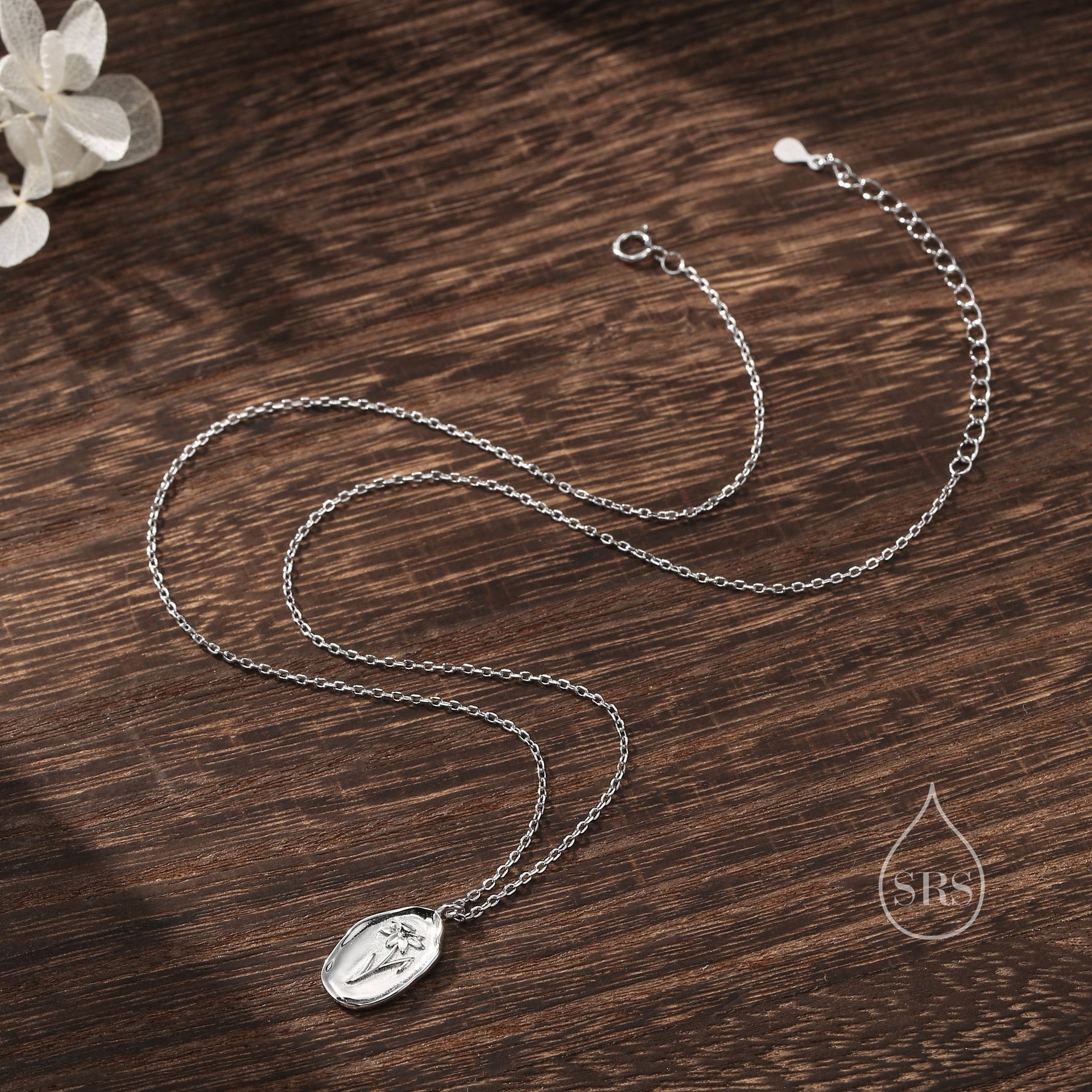 Daffodil Flower Oval Pendant Necklace in Sterling Silver, Silver or Gold, March Birth Flower, Nature Inspired Flower Disk Necklace