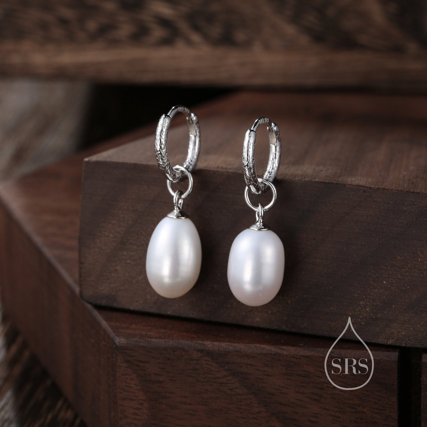 Oval Pearl with Skinny Hammered Hoop Earrings in Sterling Silver, Detachable Pearl Hoop Earrings, Pearl Huggie Hoops, Keshi Pearls