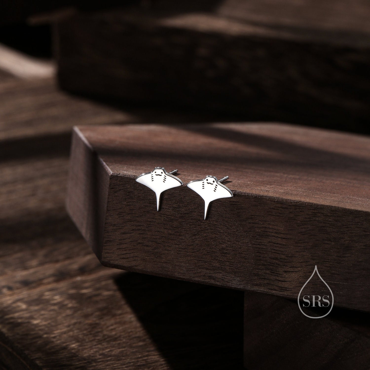 Cute Manta Ray Fish Stud Earrings in Sterling Silver, Silver, Gold or Rose Gold, Stud Earrings, Ocean Stingray Fish Earrings