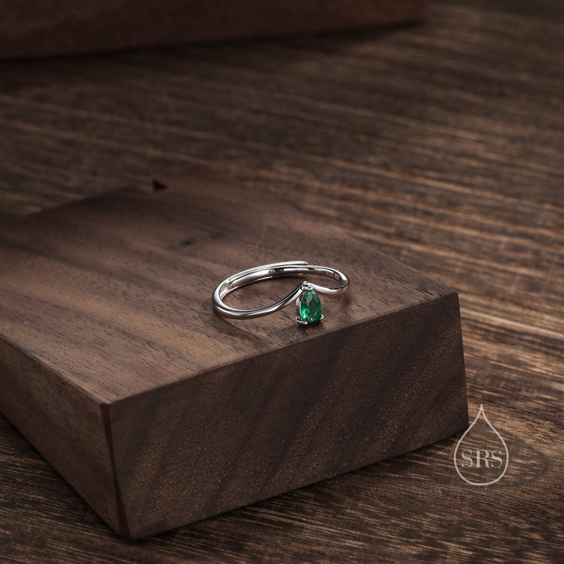 Emerald Green CZ Droplet Chevron Ring in Sterling Silver, 3x5mm, Prong Set Pear Cut V Ring, Adjustable Size, May Birthstone