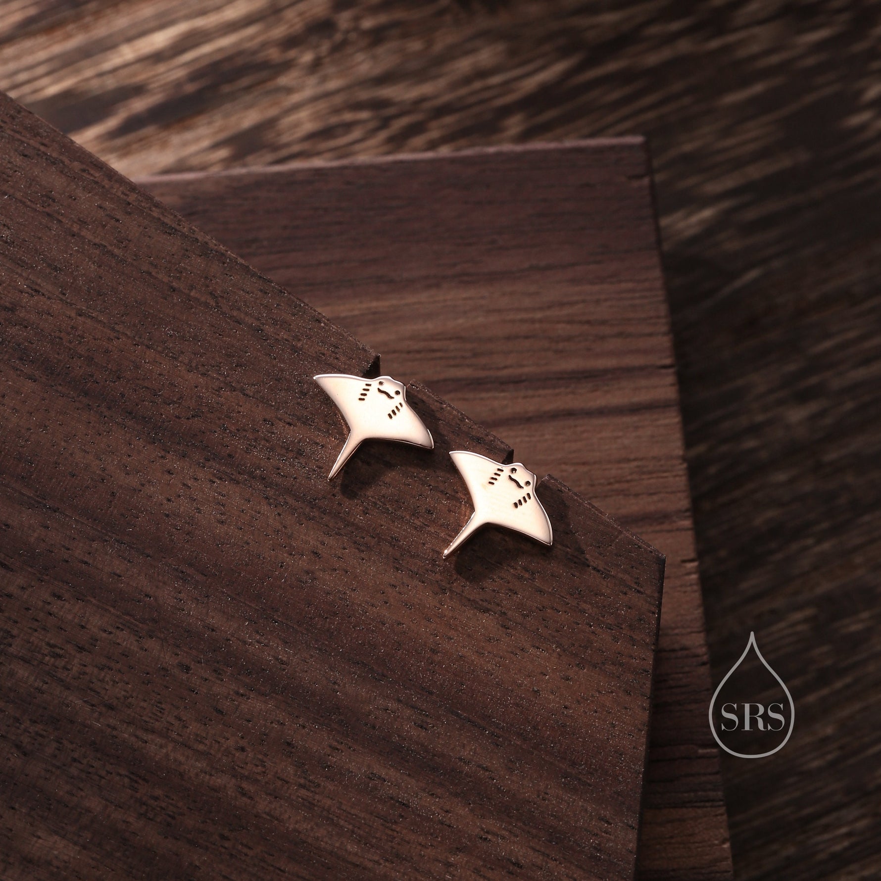 Cute Manta Ray Fish Stud Earrings in Sterling Silver, Silver, Gold or Rose Gold, Stud Earrings, Ocean Stingray Fish Earrings