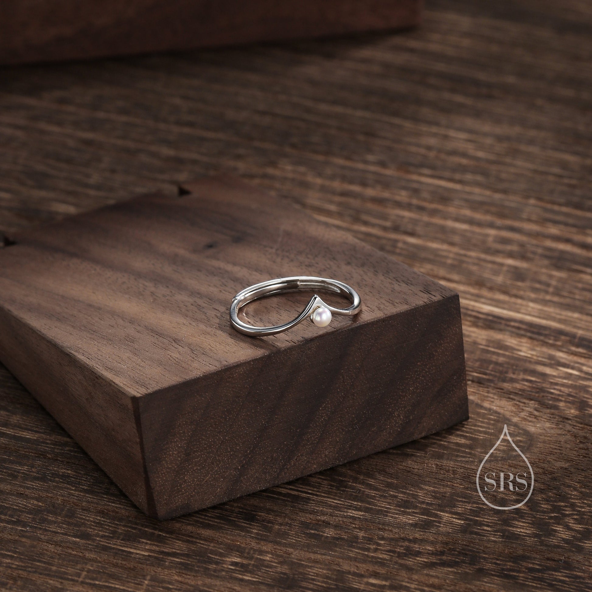 Minimalist Natural Pearl V Ring in Sterling Silver, 3mm Genuine Freshwater Chevron Ring, Adjustable Size Tiara Ring, Real Pearl V Ring