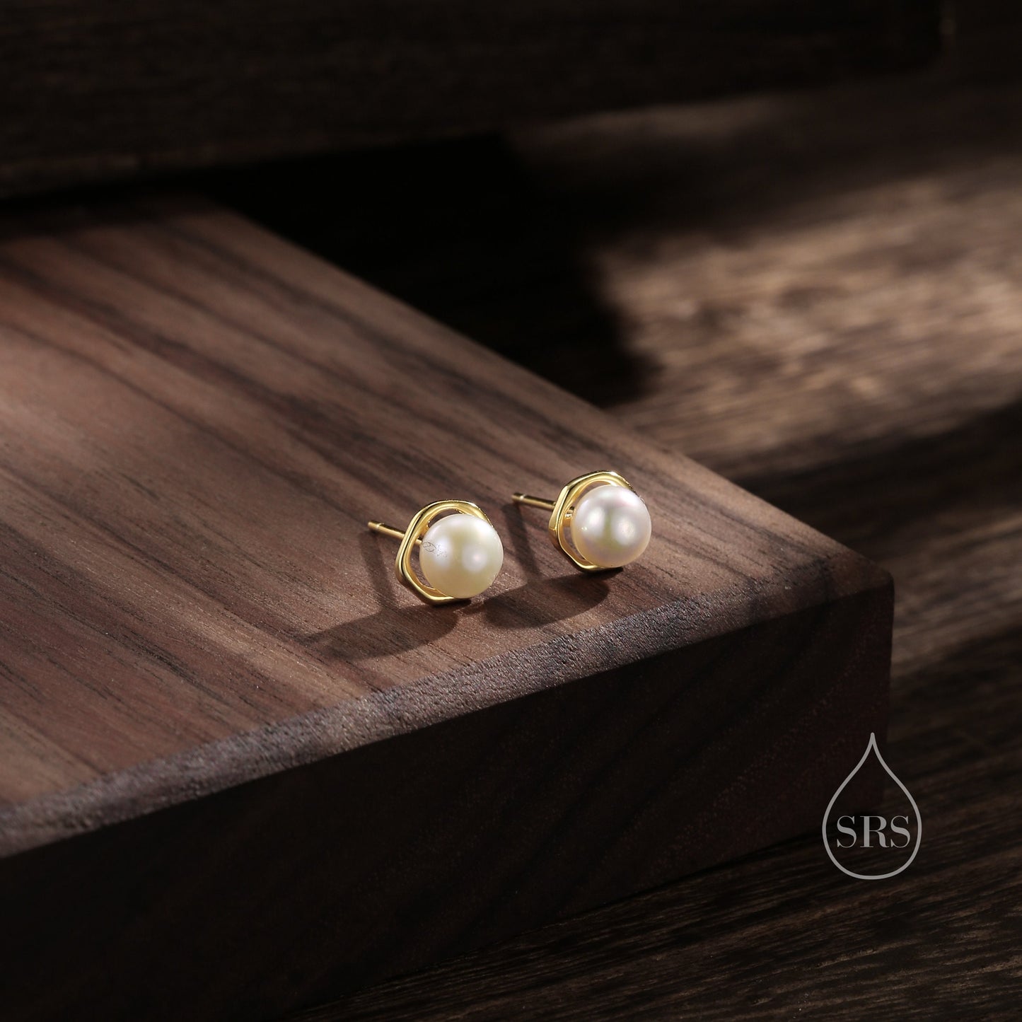 Genuine Freshwater Pearl and Irregular Circle Stud Earrings in Sterling Silver, Delicate Keshi Pearl Halo Earrings, Genuine Pearls