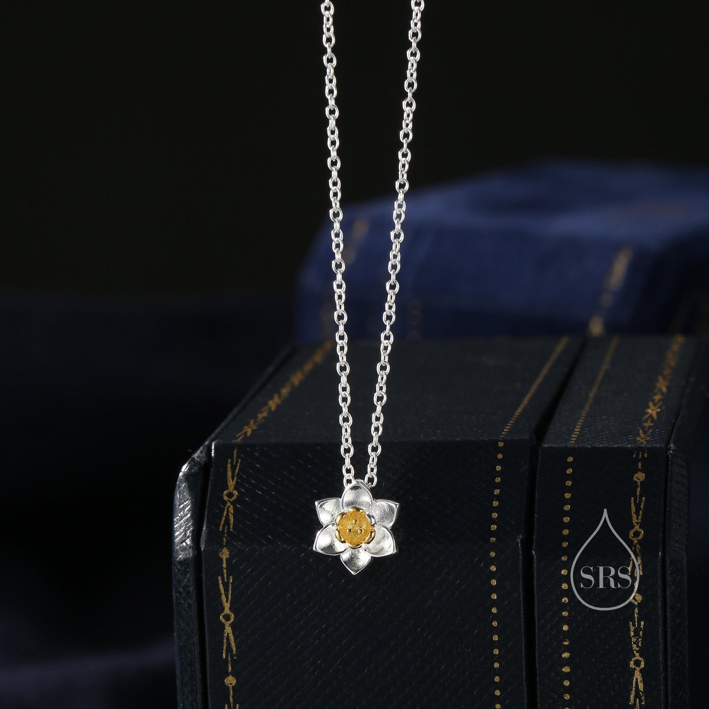 Daffodil Jewellery Set in Sterling Silver — Rhodium-Coated Earrings and Necklace with 18ct Gold-Plated Details